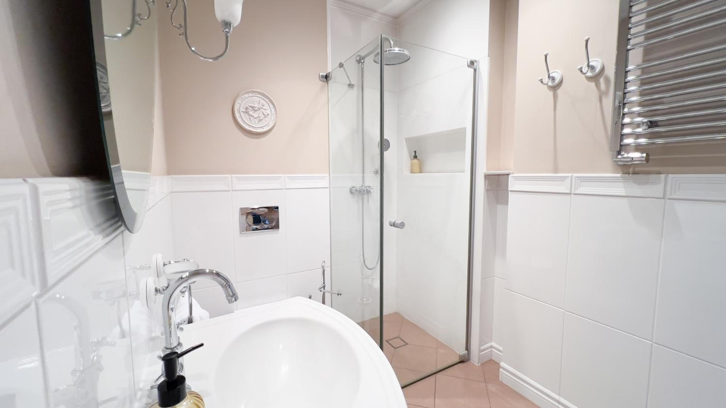 Golden Villas - Elegant Family Villa with Garden near Krakow