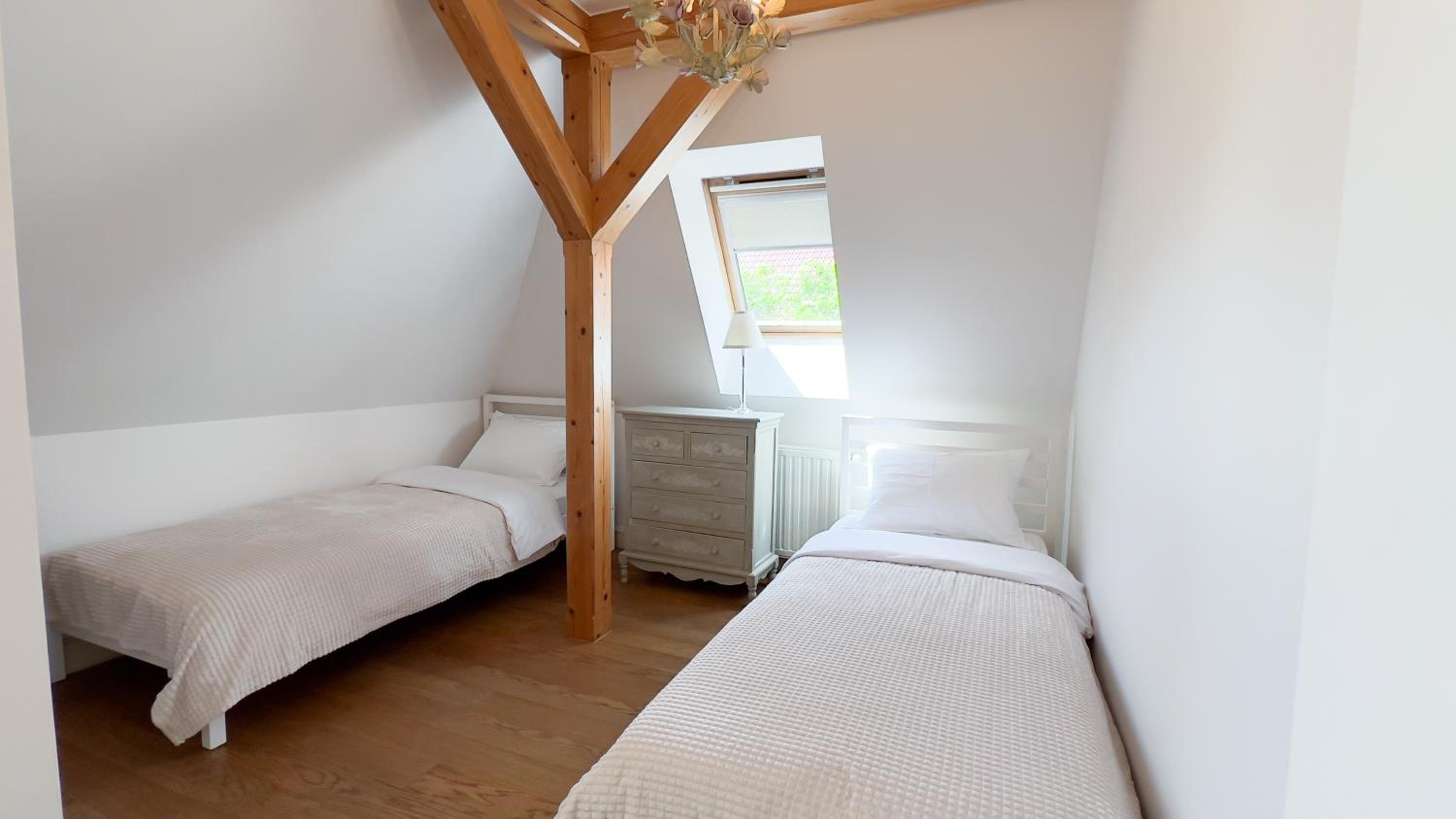 Golden Villas - Elegant Family Villa with Garden near Krakow