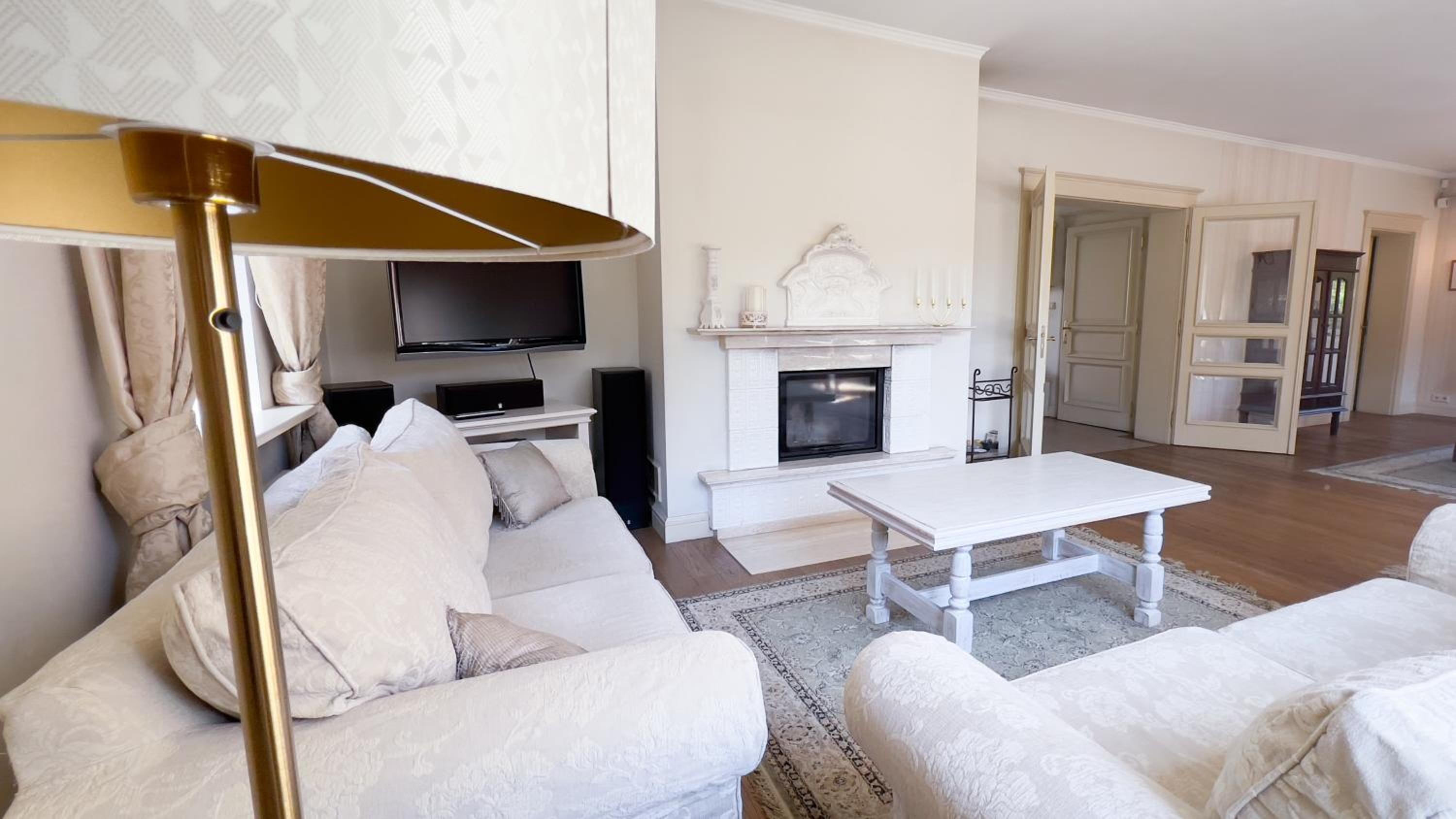 Golden Villas - Elegant Family Villa with Garden near Krakow