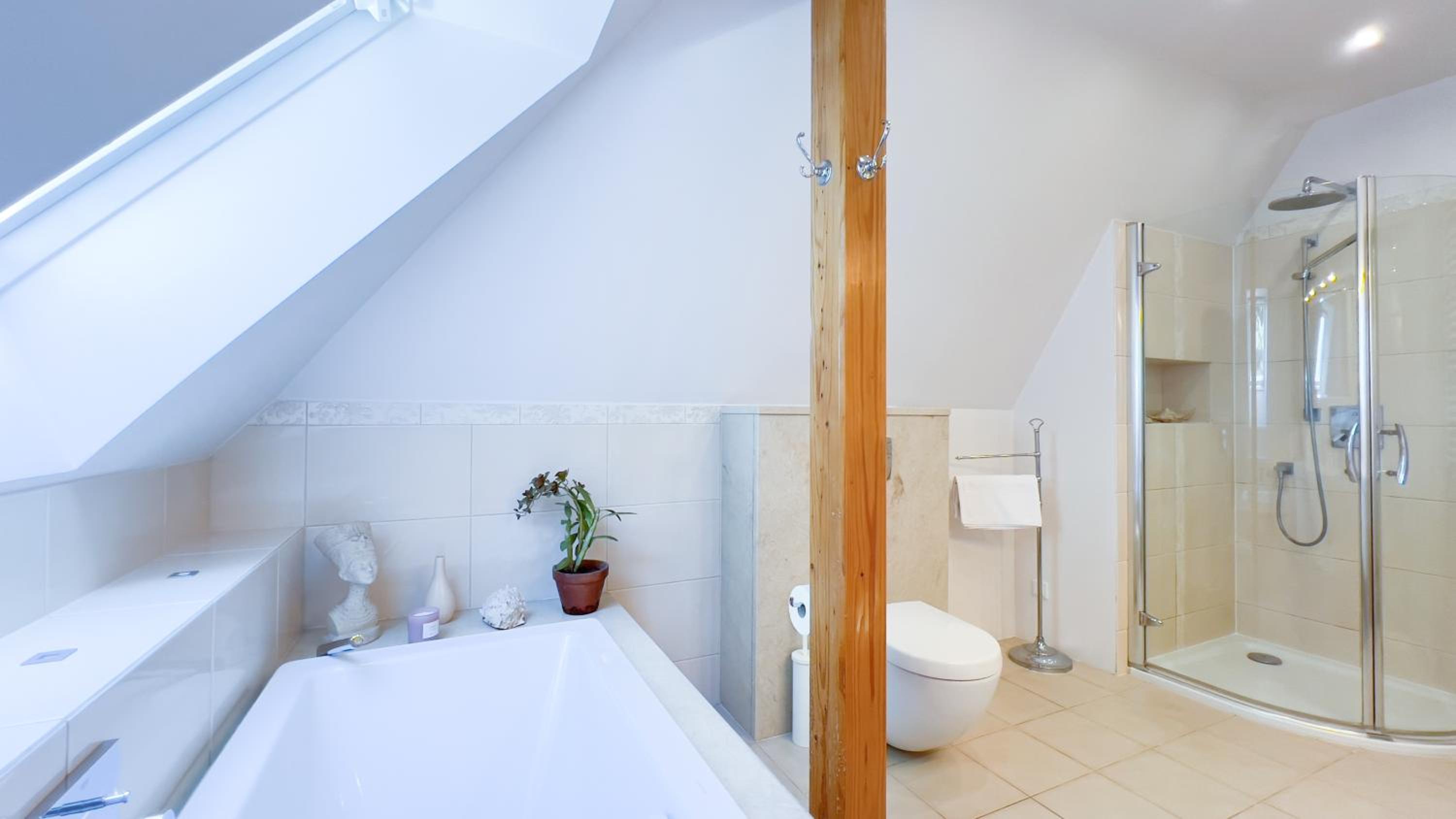 Golden Villas - Elegant Family Villa with Garden near Krakow