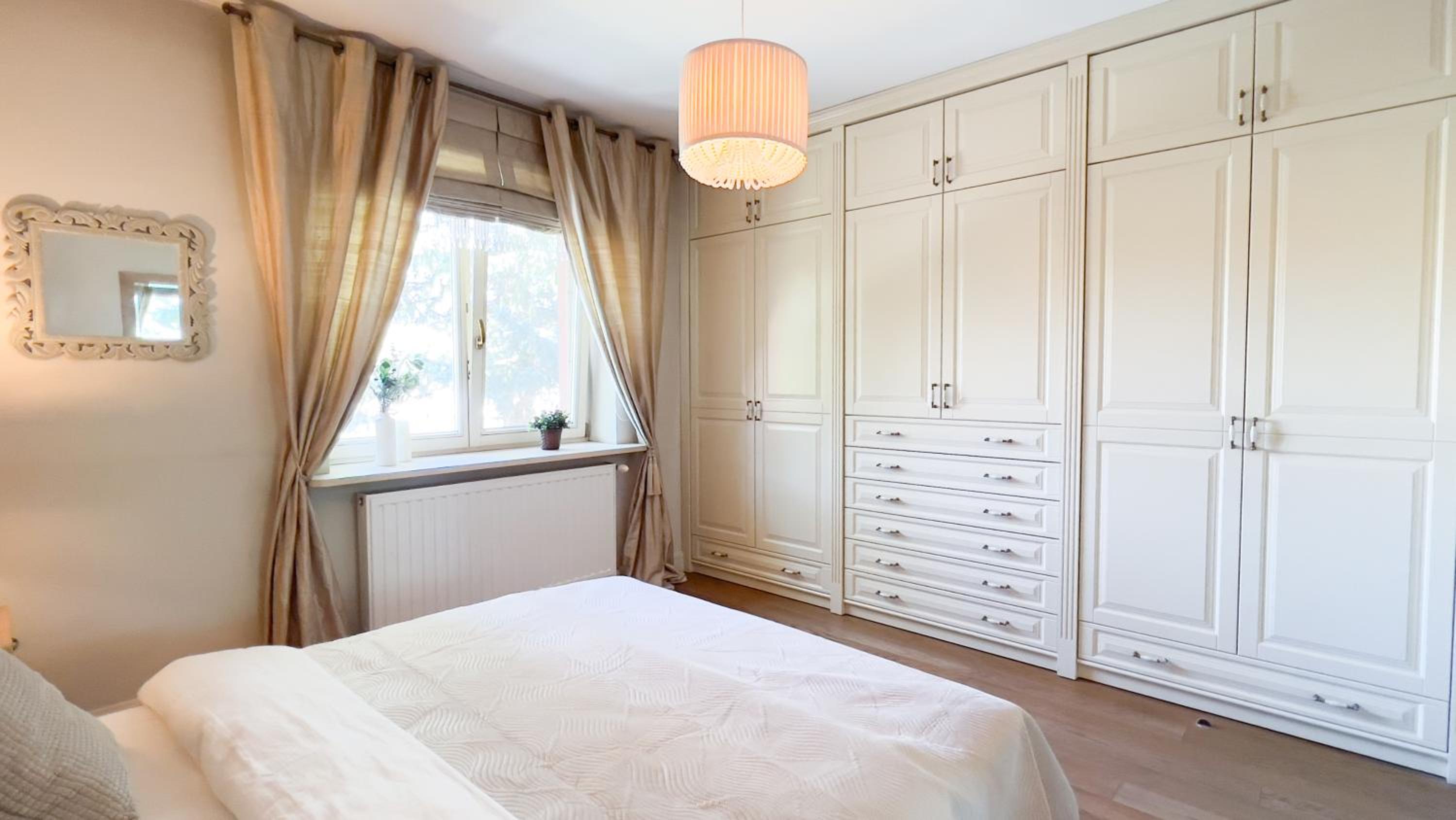Golden Villas - Elegant Family Villa with Garden near Krakow