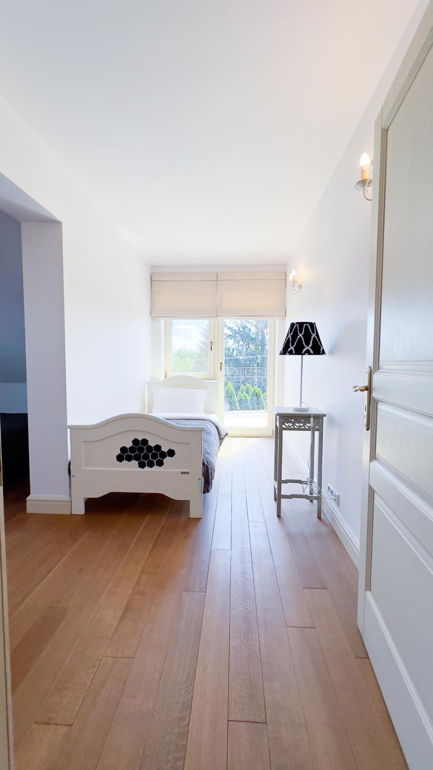 Golden Villas - Elegant Family Villa with Garden near Krakow