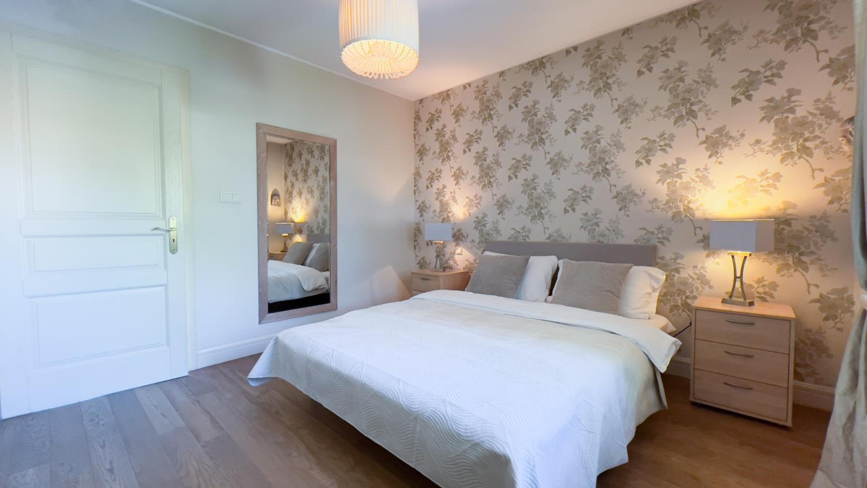Golden Villas - Elegant Family Villa with Garden near Krakow
