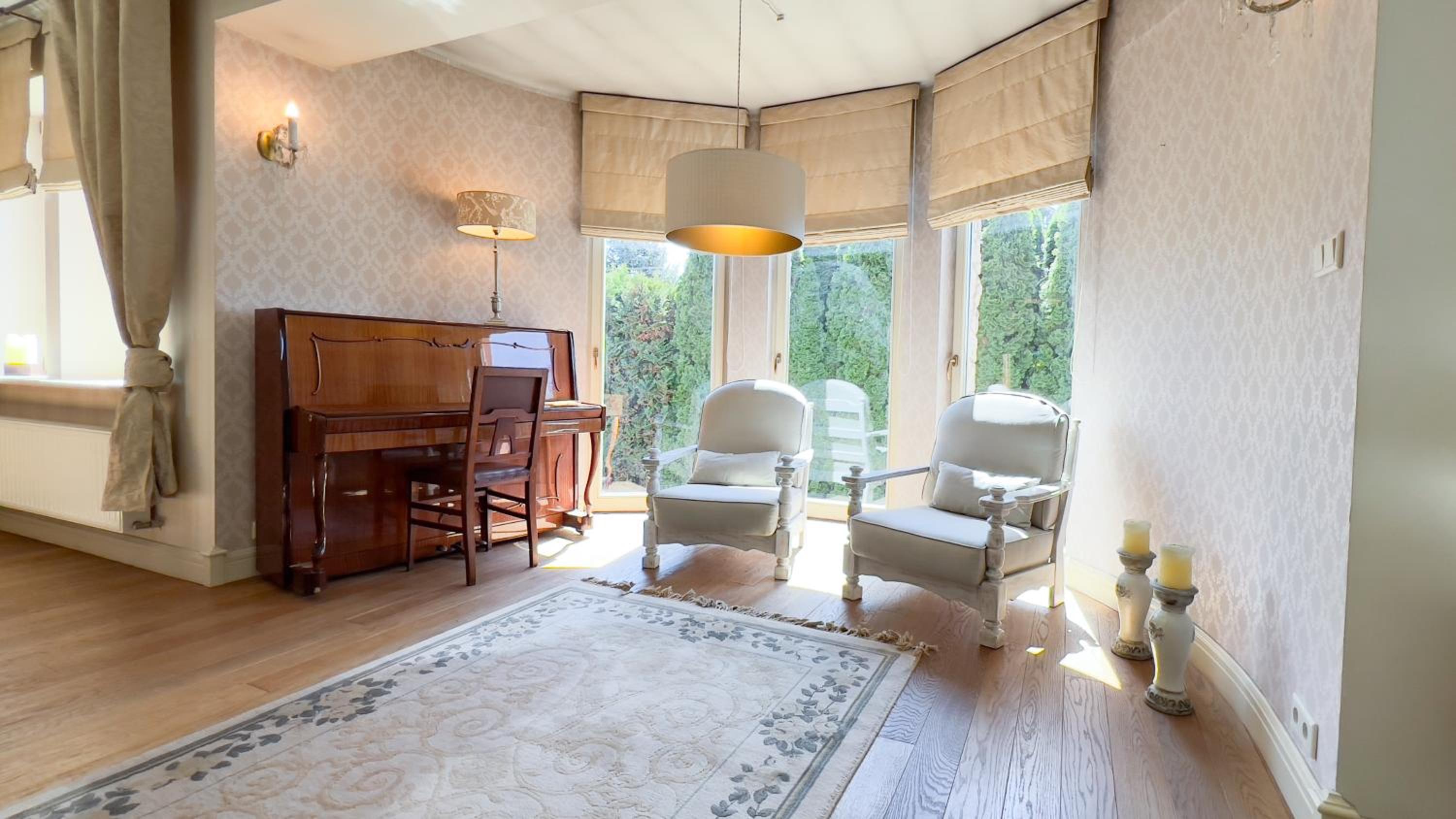Golden Villas - Elegant Family Villa with Garden near Krakow