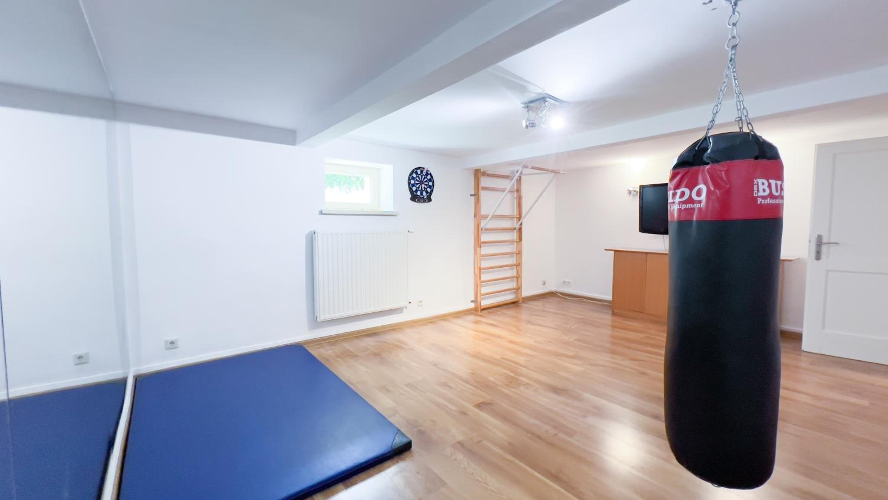 Golden Villas - Elegant Family Villa with Garden near Krakow