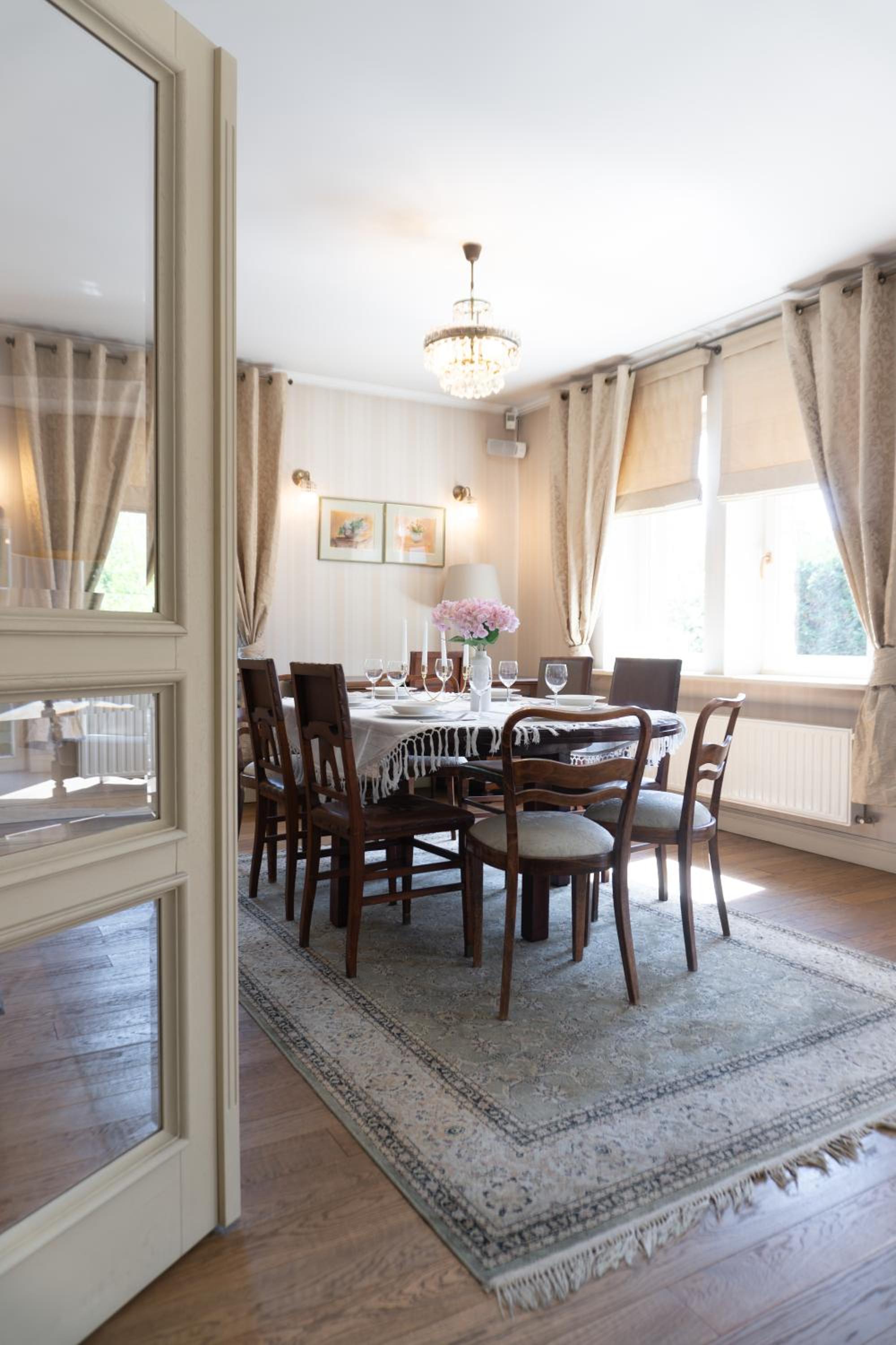 Golden Villas - Elegant Family Villa with Garden near Krakow