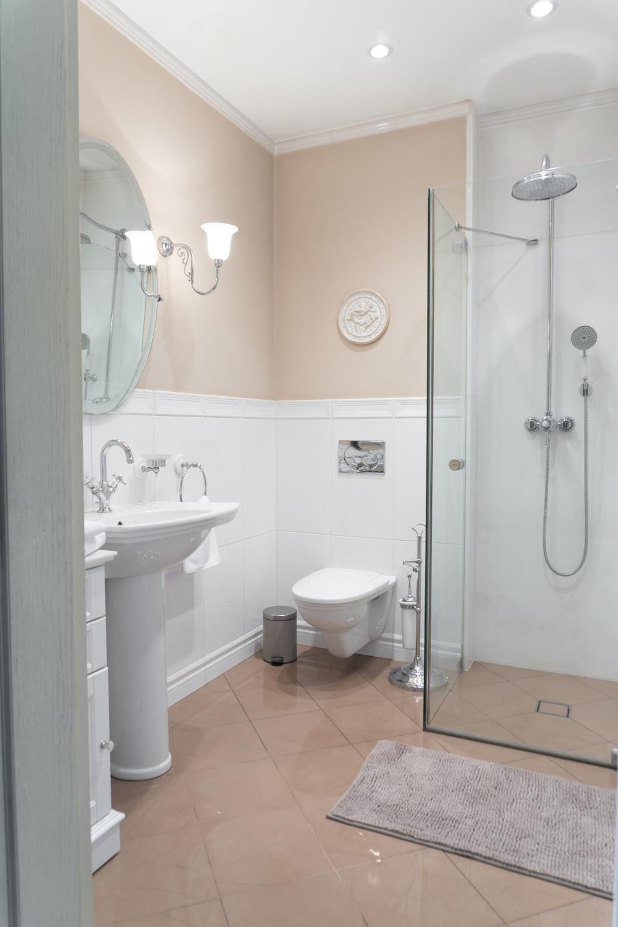 Golden Villas - Elegant Family Villa with Garden near Krakow