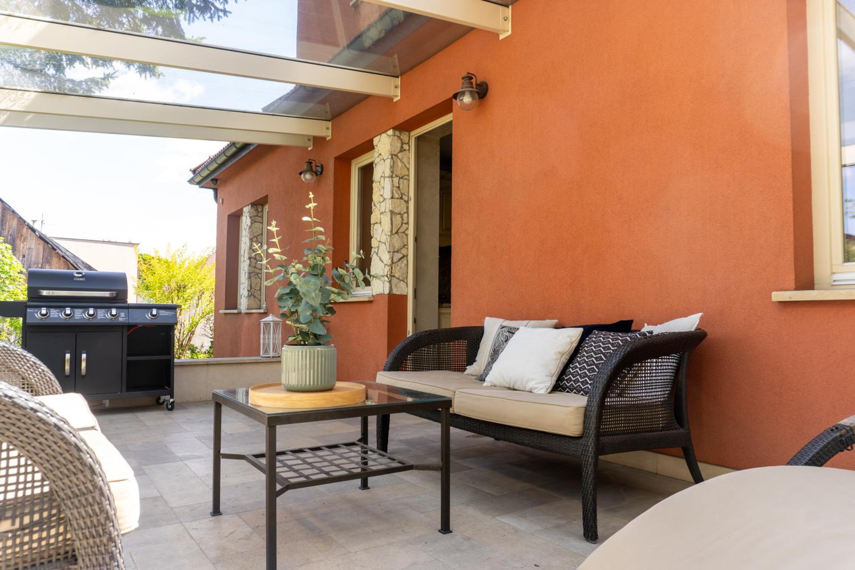 Golden Villas - Elegant Family Villa with Garden near Krakow