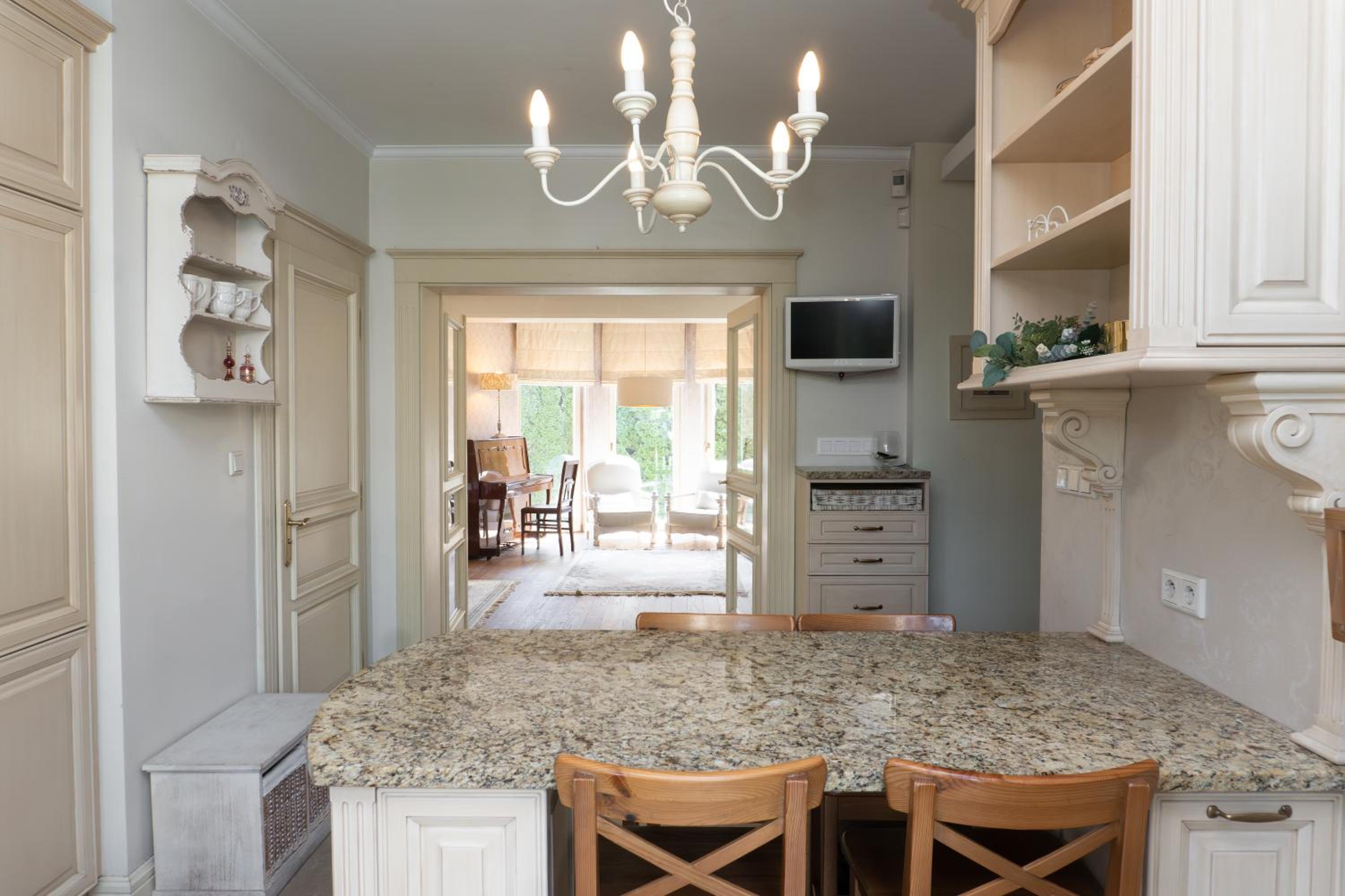 Golden Villas - Elegant Family Villa with Garden near Krakow