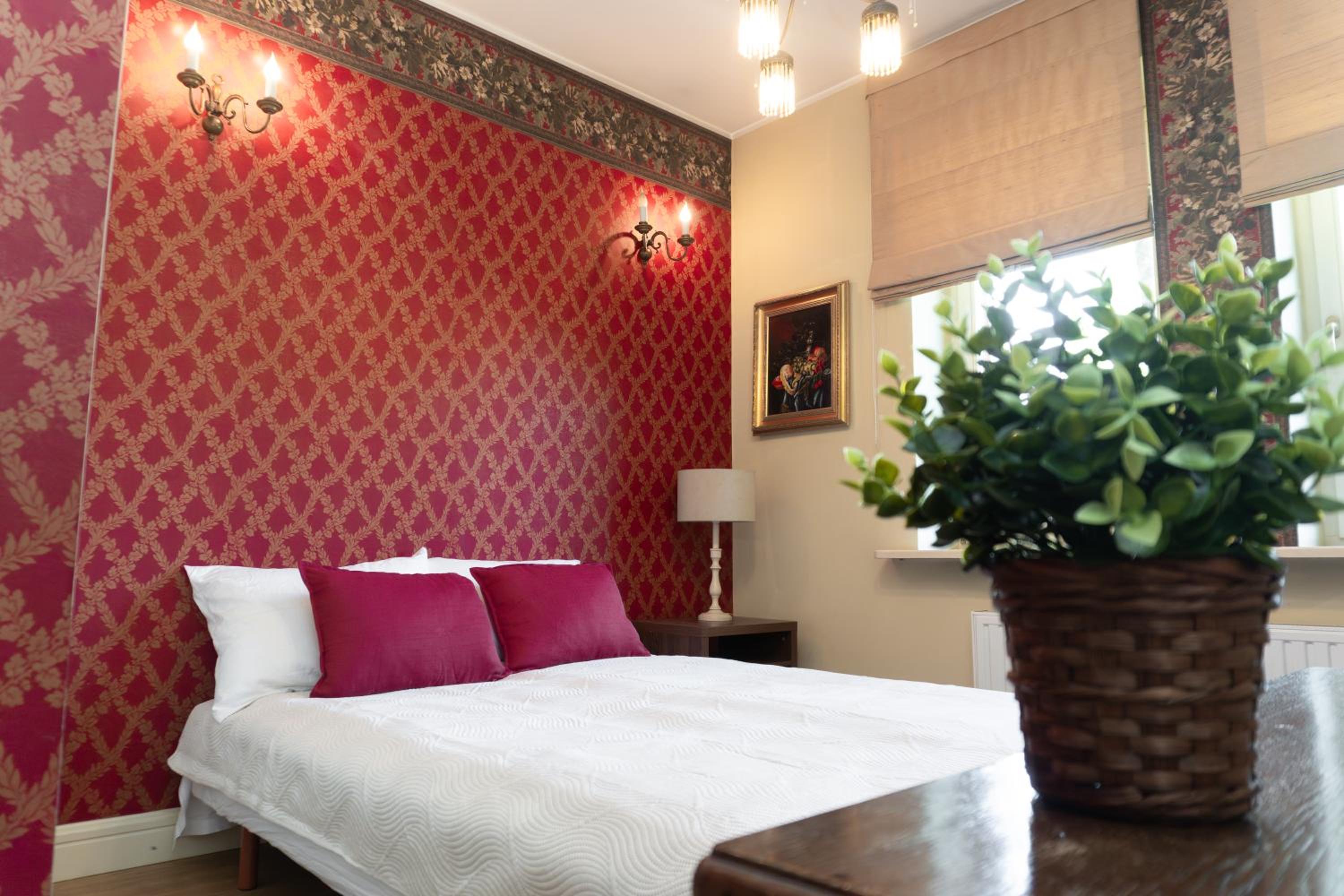 Golden Villas - Elegant Family Villa with Garden near Krakow