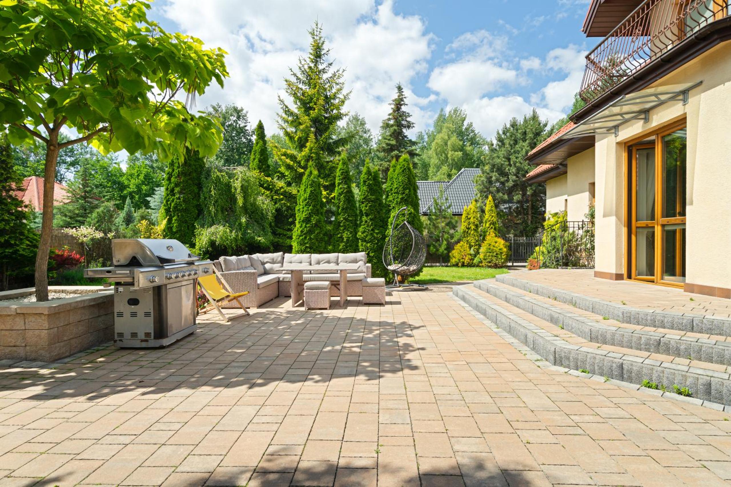 Golden Villas - Elegant Family Villa with Garden near Warsaw