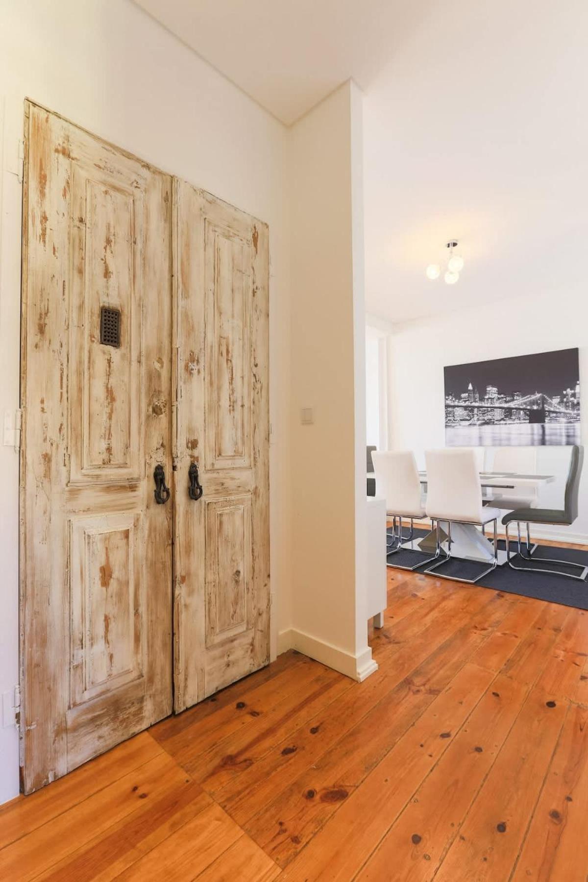 Airy Lapa 2 BR River and Bridge Views AC