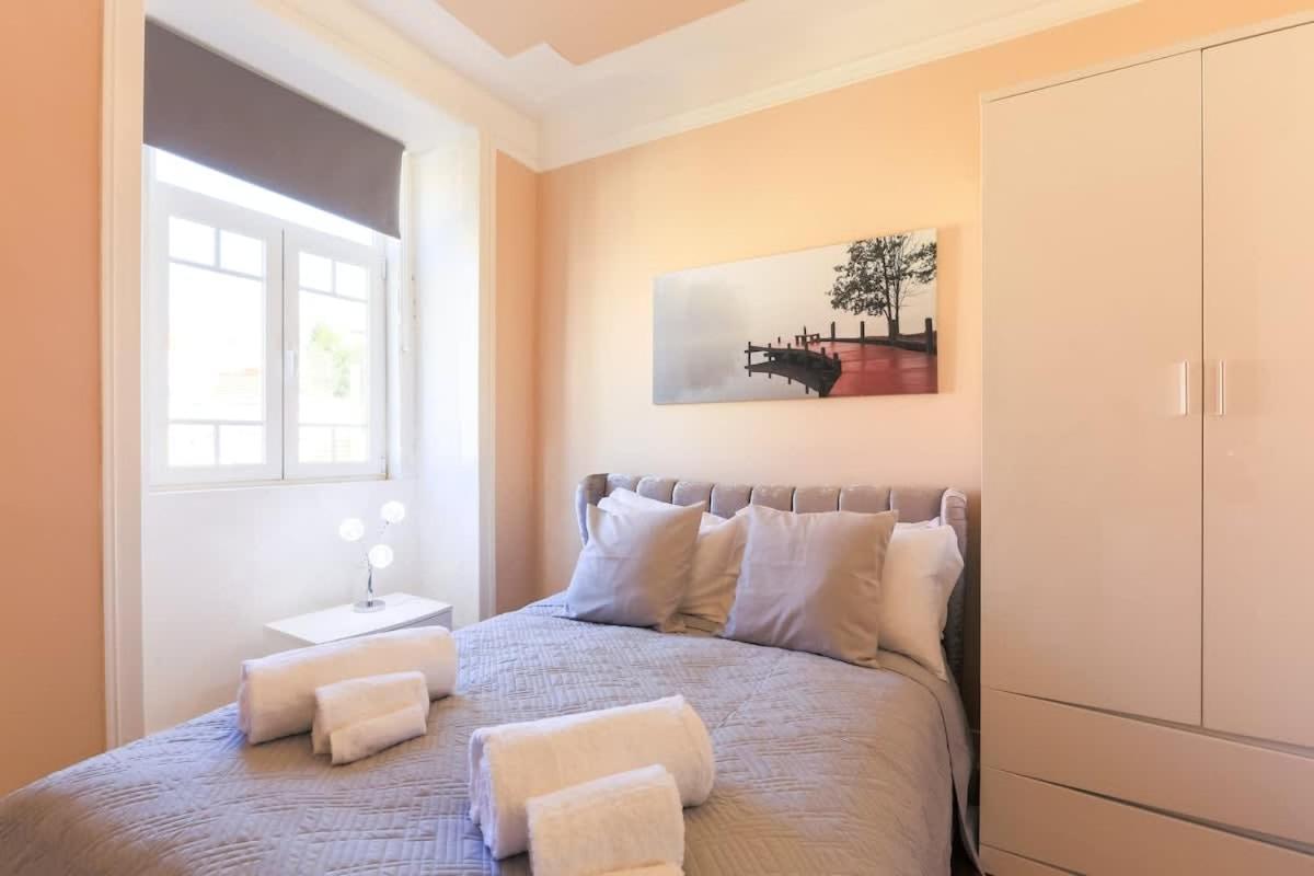 Airy Lapa 2 BR River and Bridge Views AC