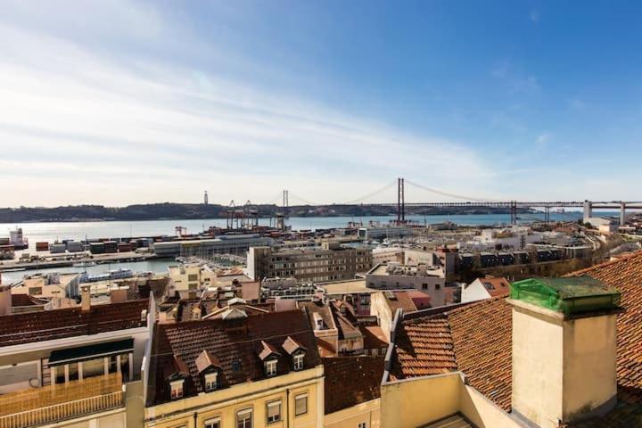 Airy Lapa 2 BR River and Bridge Views AC