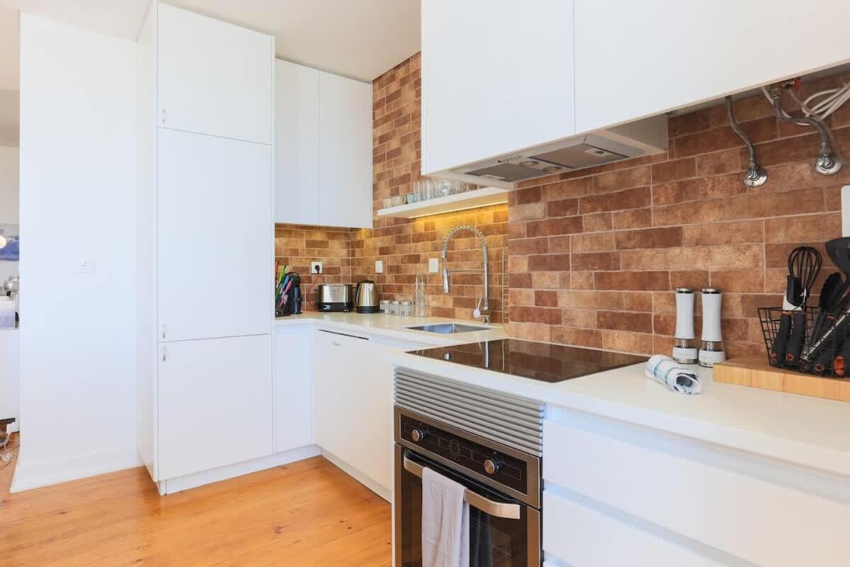Airy Lapa 2 BR River and Bridge Views AC