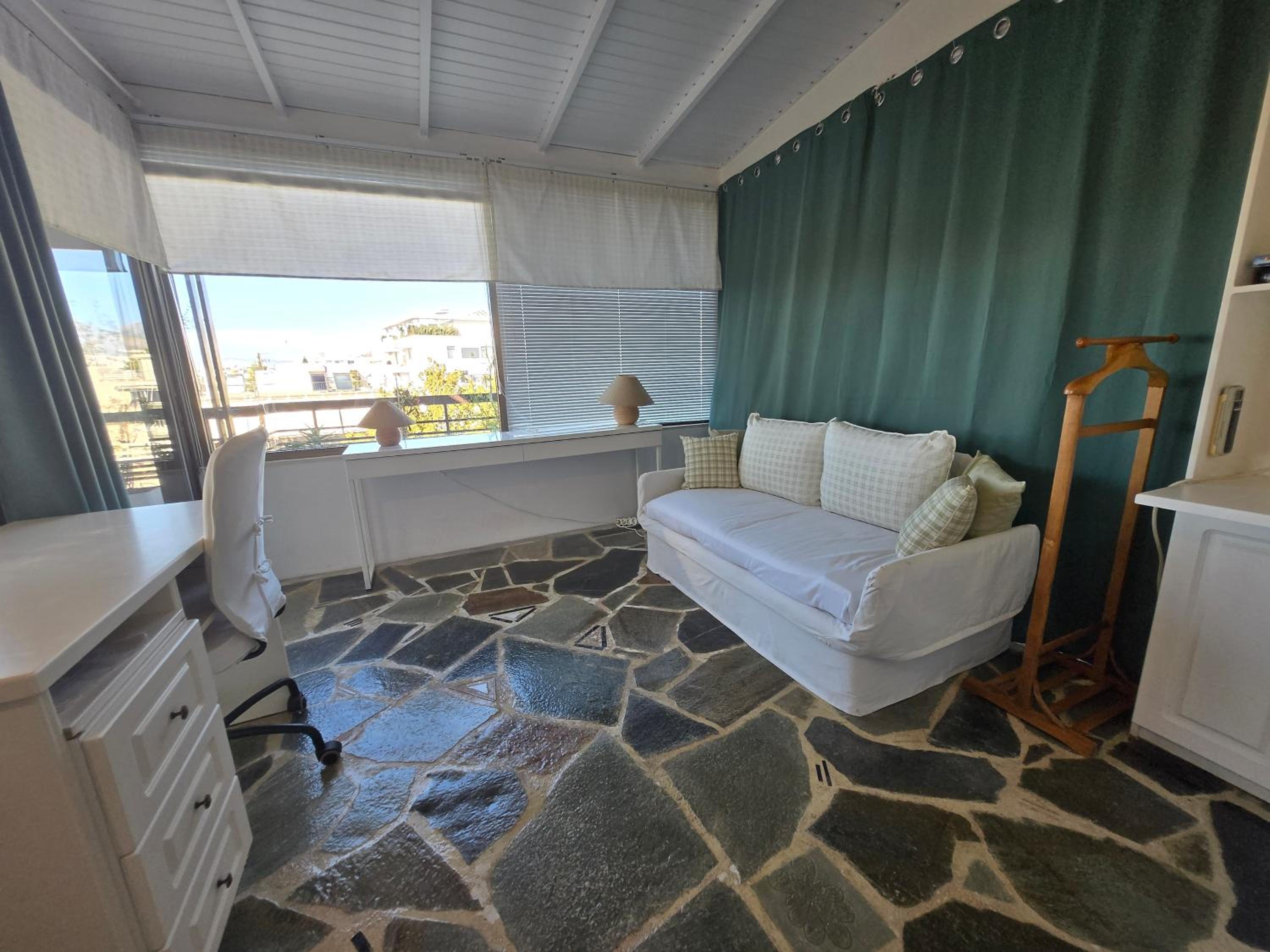 The-terrace-of-glyfada