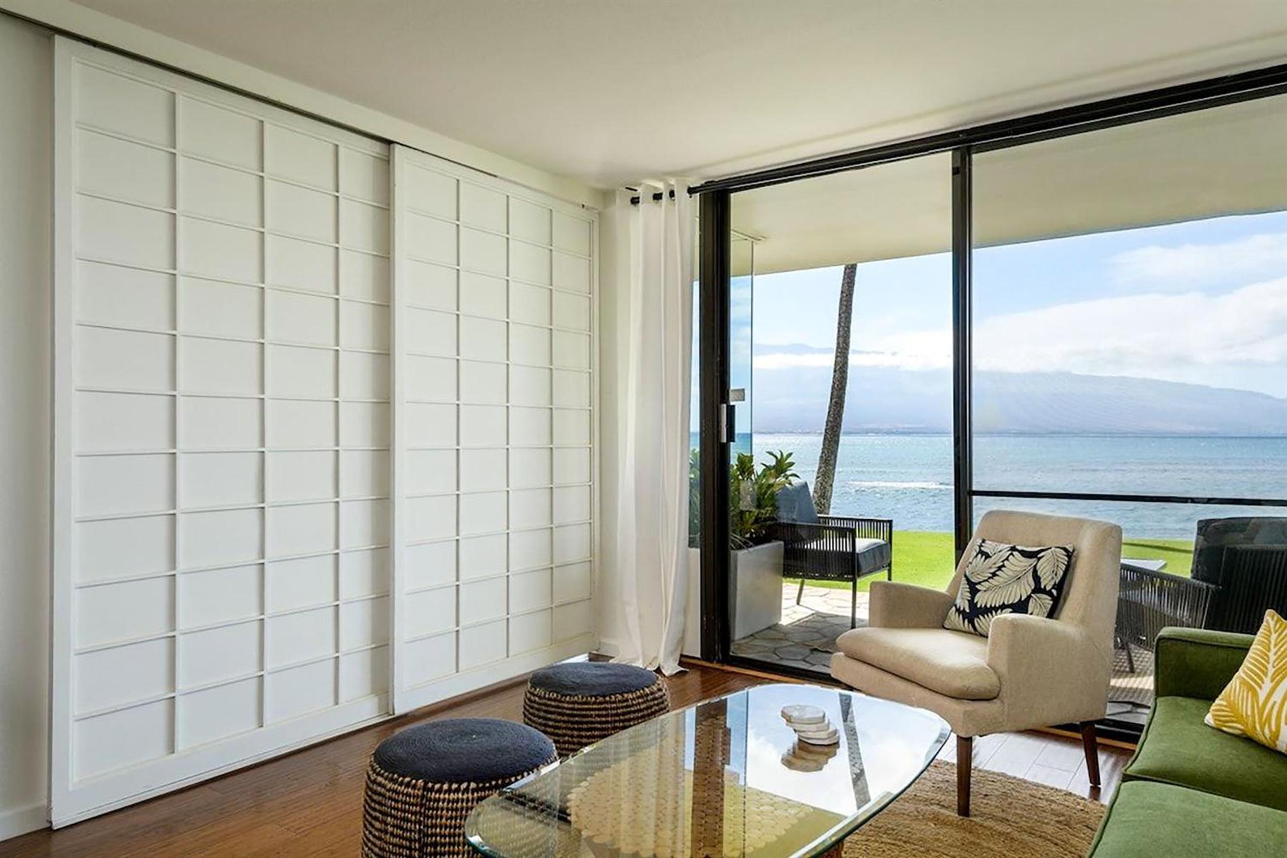 Oceanfront Lauloa 106 - Ground Floor, Modern Renovation, Split-AC, Walk to Beach