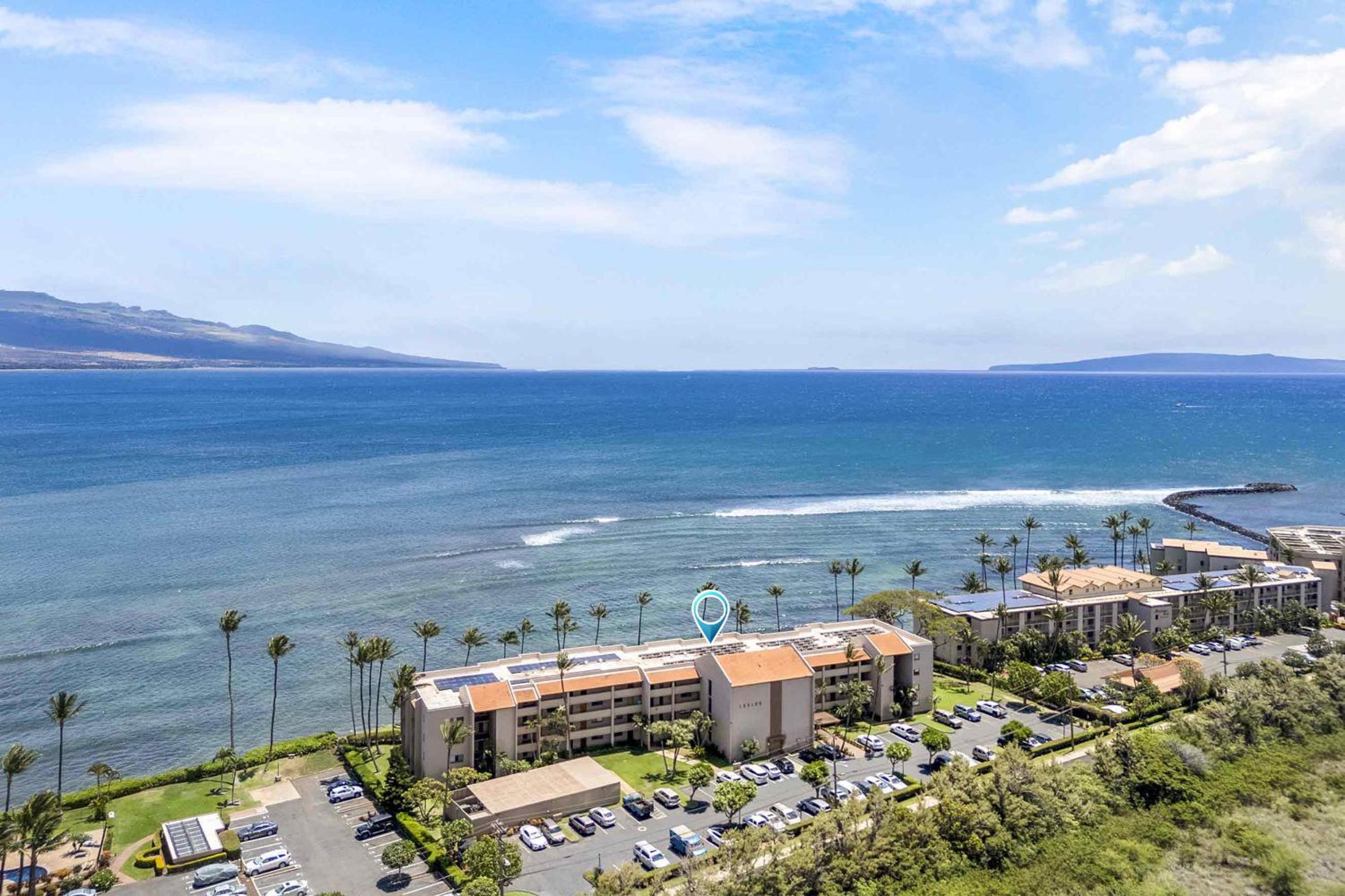 Oceanfront Lauloa 106 - Ground Floor, Modern Renovation, Split-AC, Walk to Beach