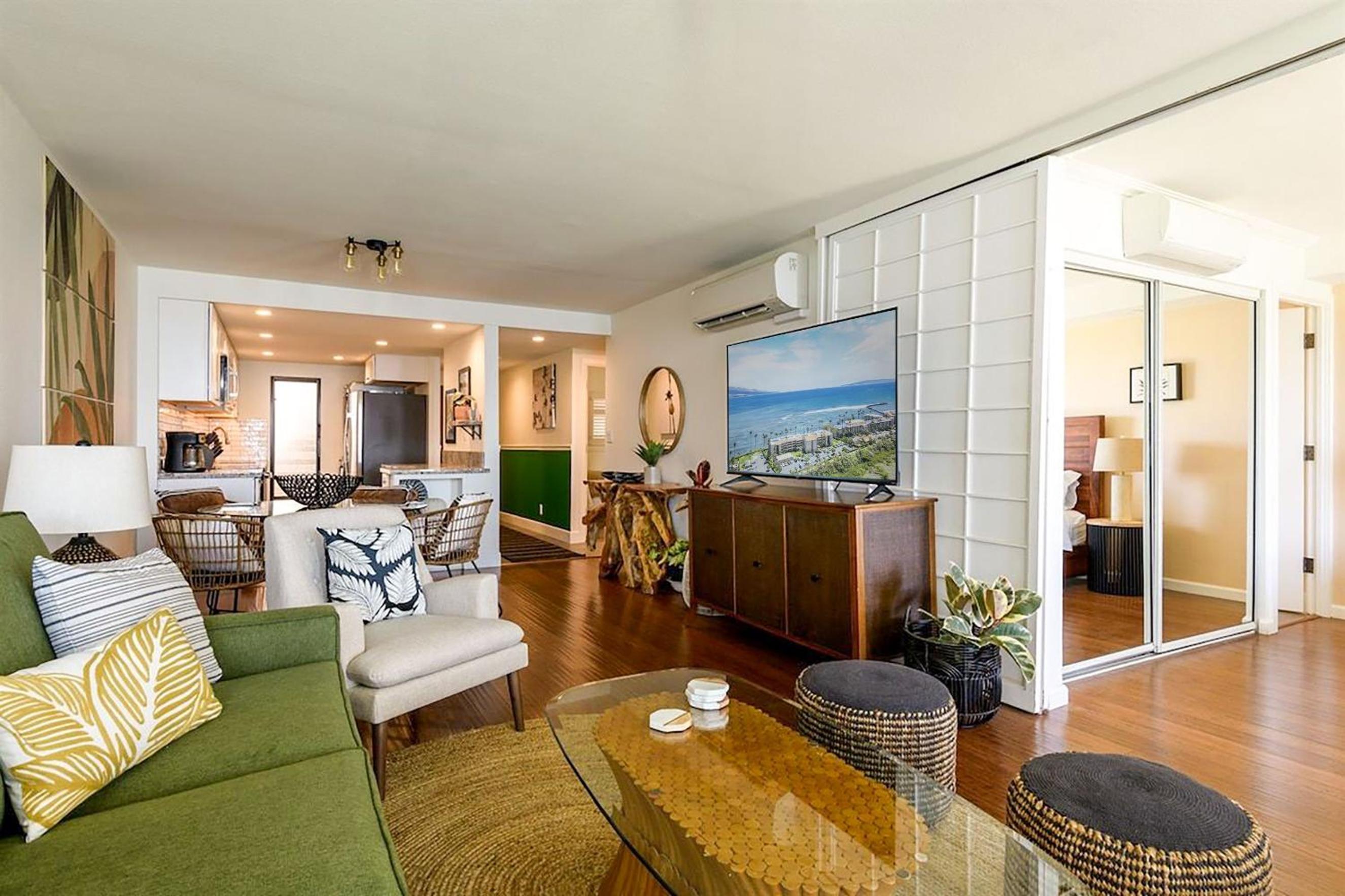 Oceanfront Lauloa 106 - Ground Floor, Modern Renovation, Split-AC, Walk to Beach