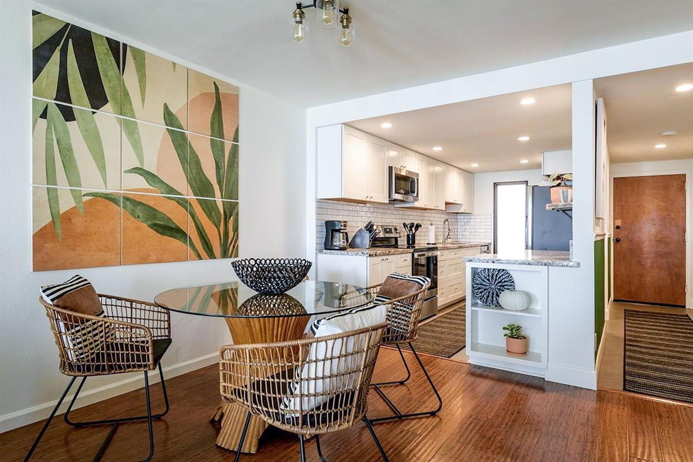 Oceanfront Lauloa 106 - Ground Floor, Modern Renovation, Split-AC, Walk to Beach