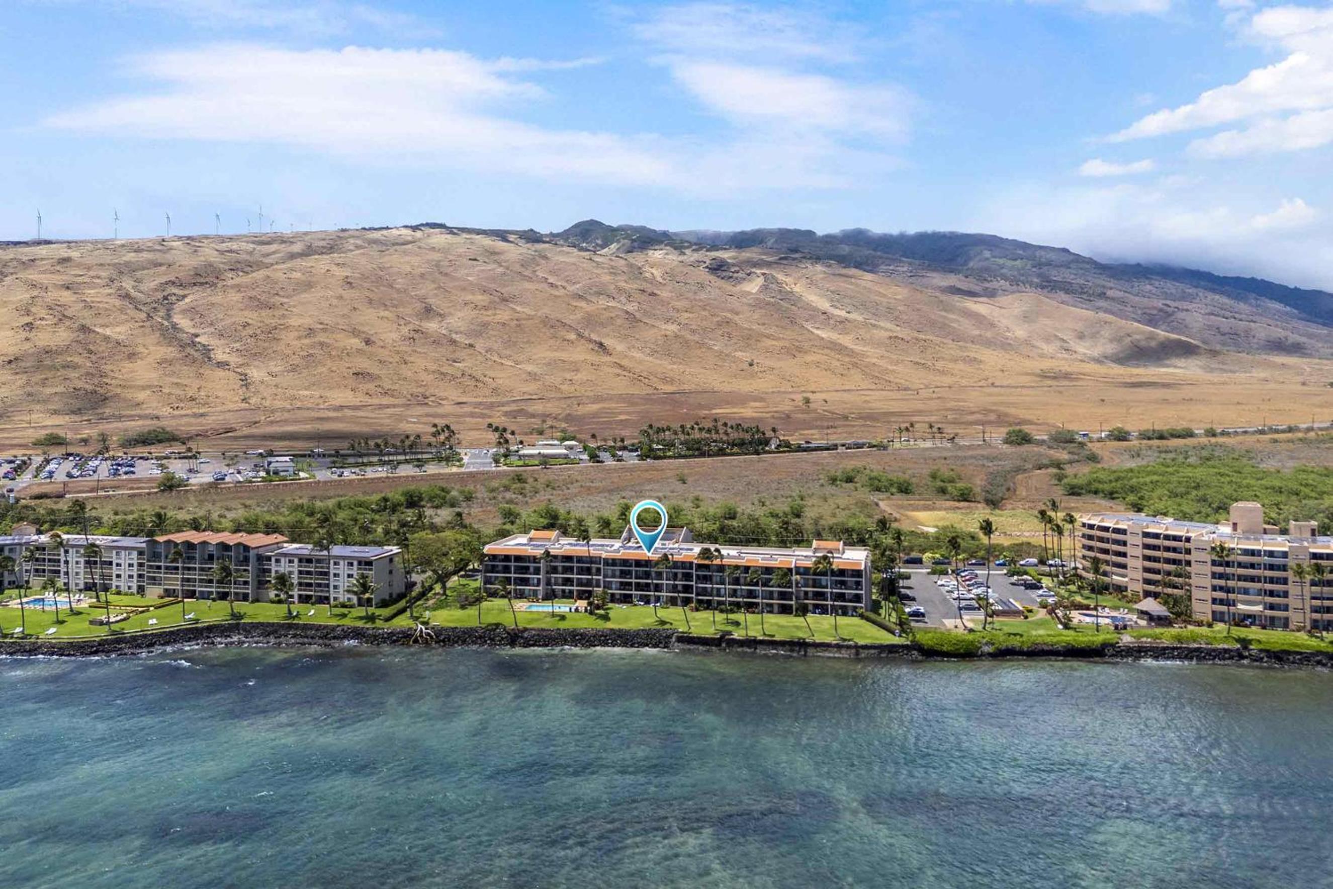 Oceanfront Lauloa 106 - Ground Floor, Modern Renovation, Split-AC, Walk to Beach