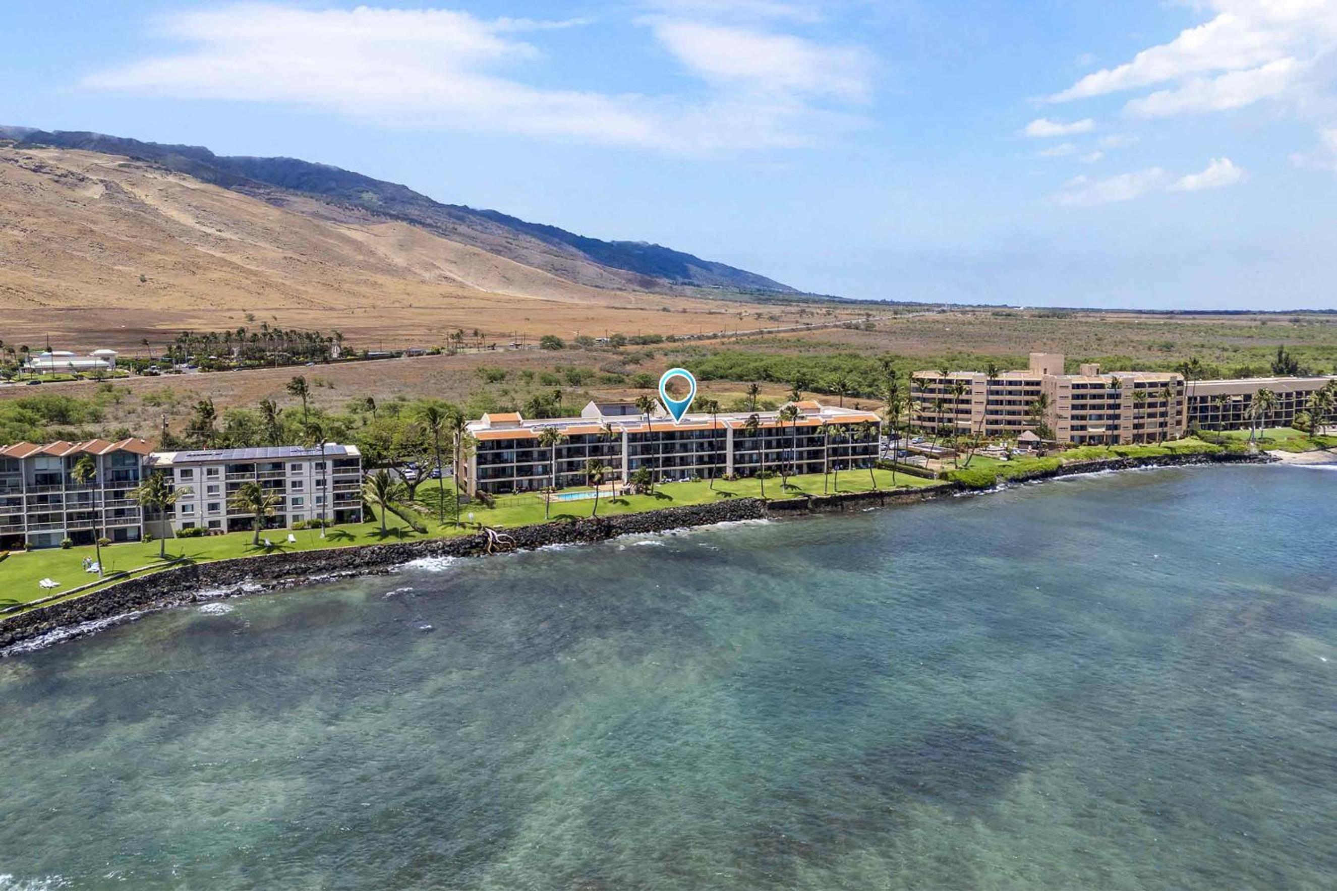 Oceanfront Lauloa 106 - Ground Floor, Modern Renovation, Split-AC, Walk to Beach