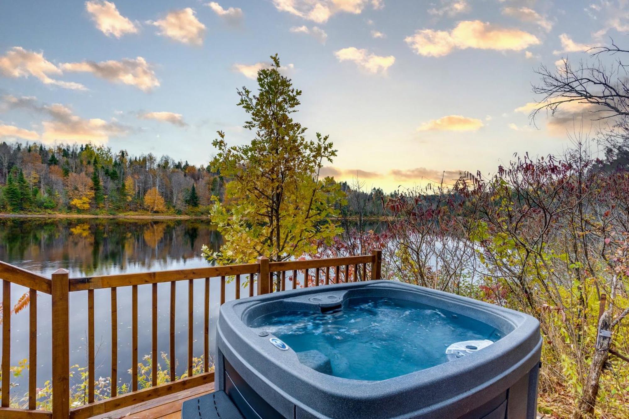 Chalet au bord de l'eau avec spa privé - Mauricie - Portneuf - Québec