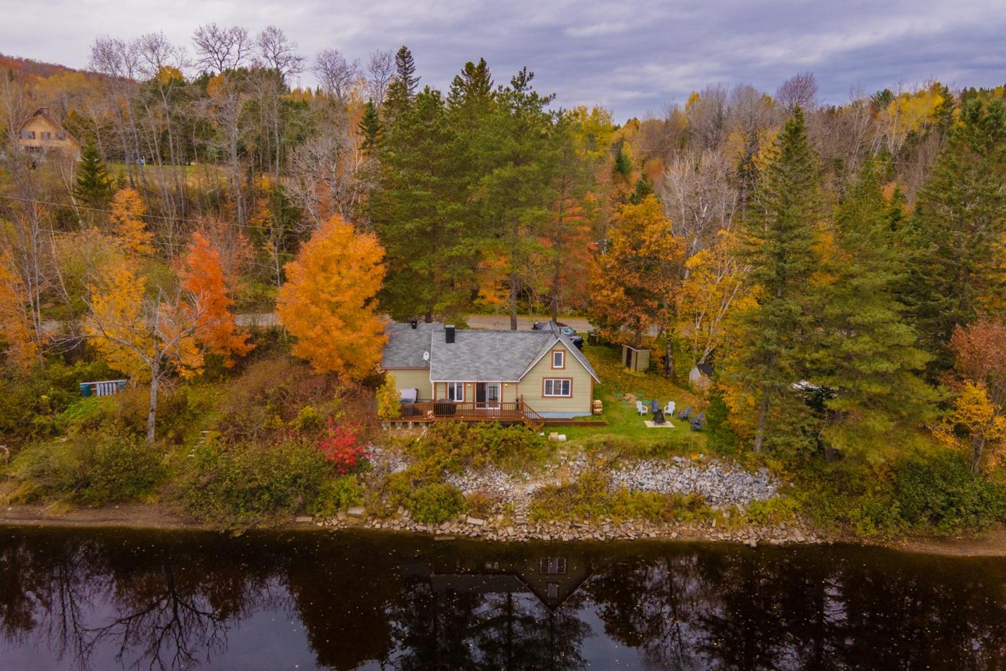 Chalet au bord de l'eau avec spa privé - Mauricie - Portneuf - Québec