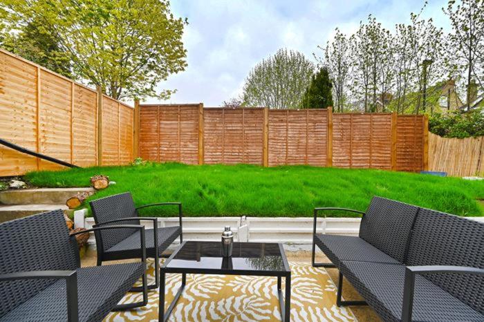Croydon, victorian garden maisonette, free parking, Gatwick accessible