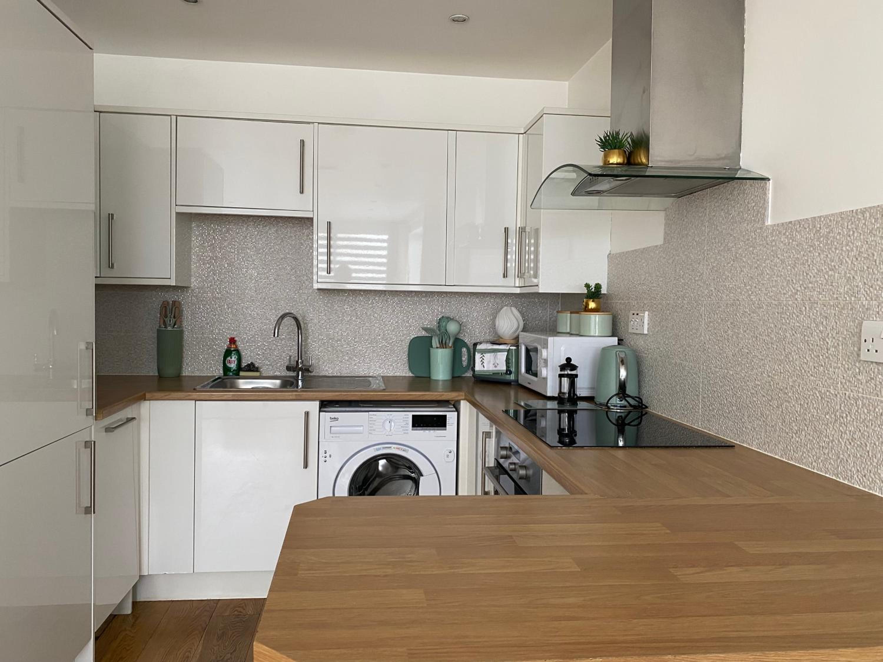 Executive North London Southgate Serviced Apartment - Contractors Ready