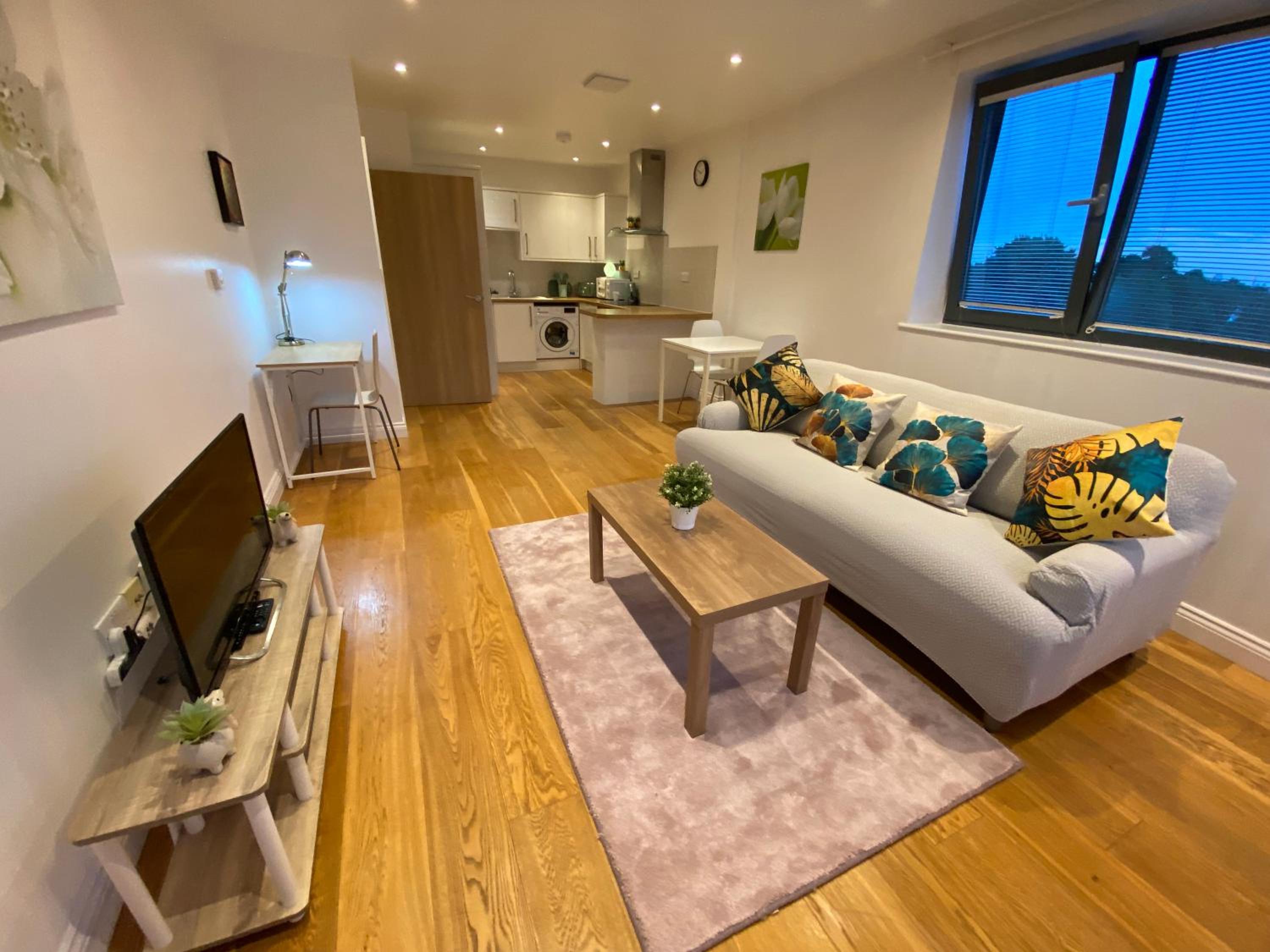Executive North London Southgate Serviced Apartment - Contractors Ready