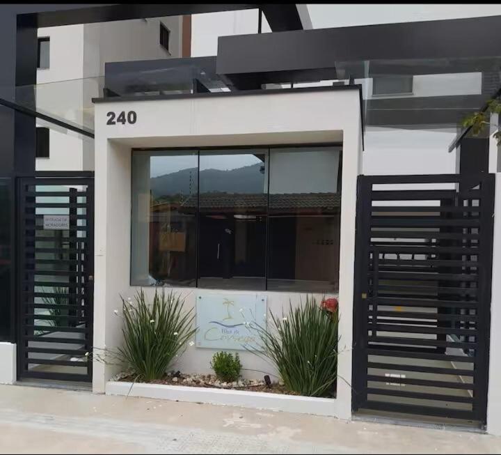 Apartamento - Praia Martins de Sá - 50 metros da praia