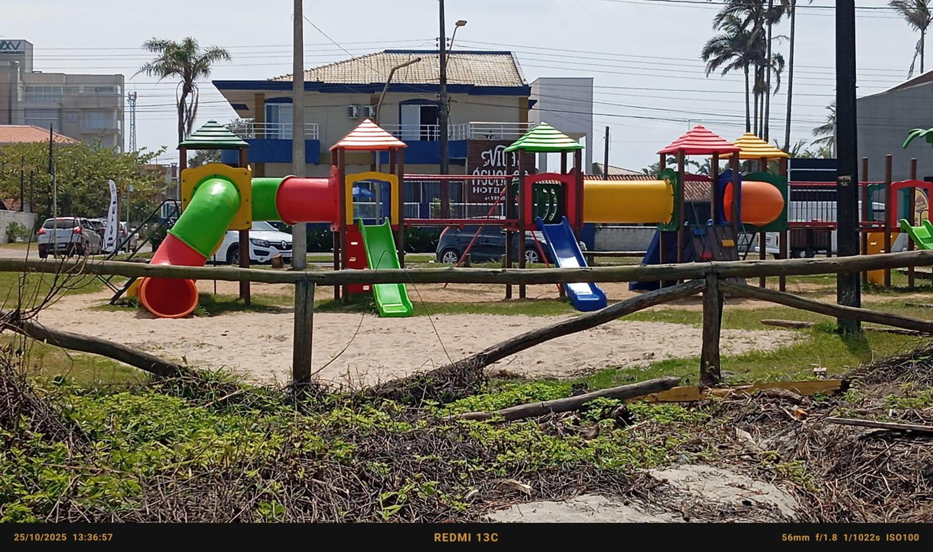 aconchegante com piscina e churrasqueira, pertinho da praia