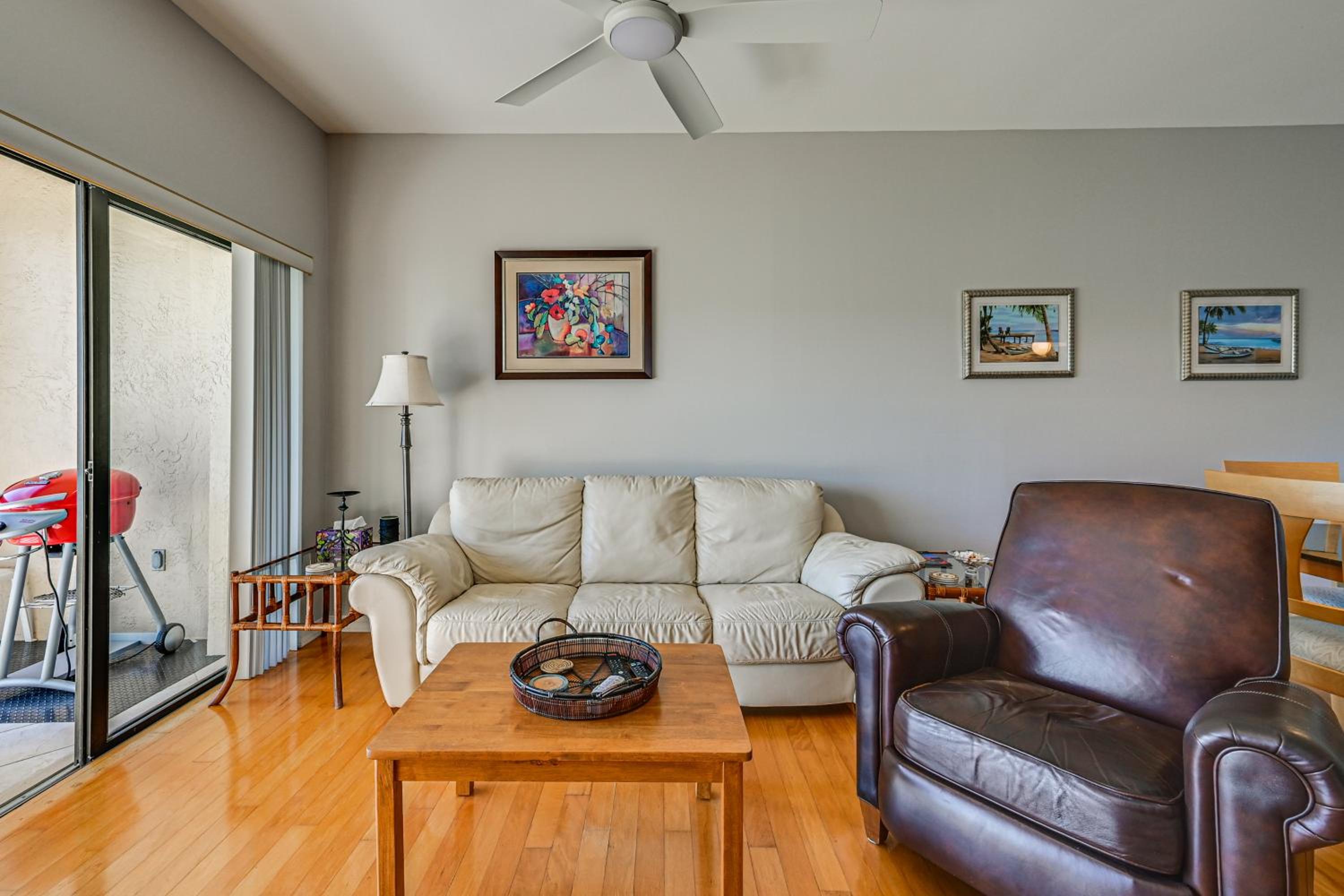 Condo with Pool! 6 Mi to Beach and Dtwn Naples