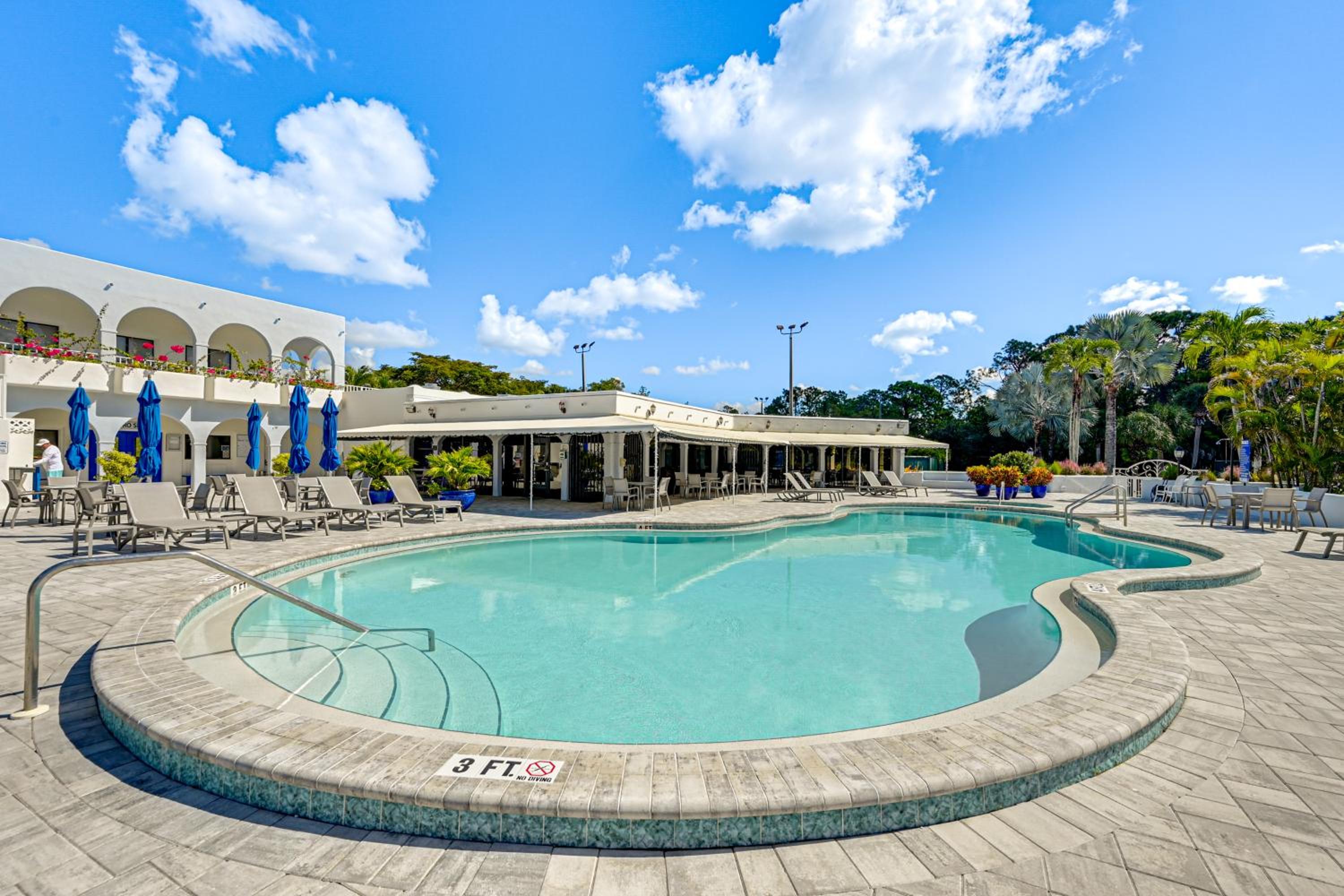 Condo with Pool! 6 Mi to Beach and Dtwn Naples
