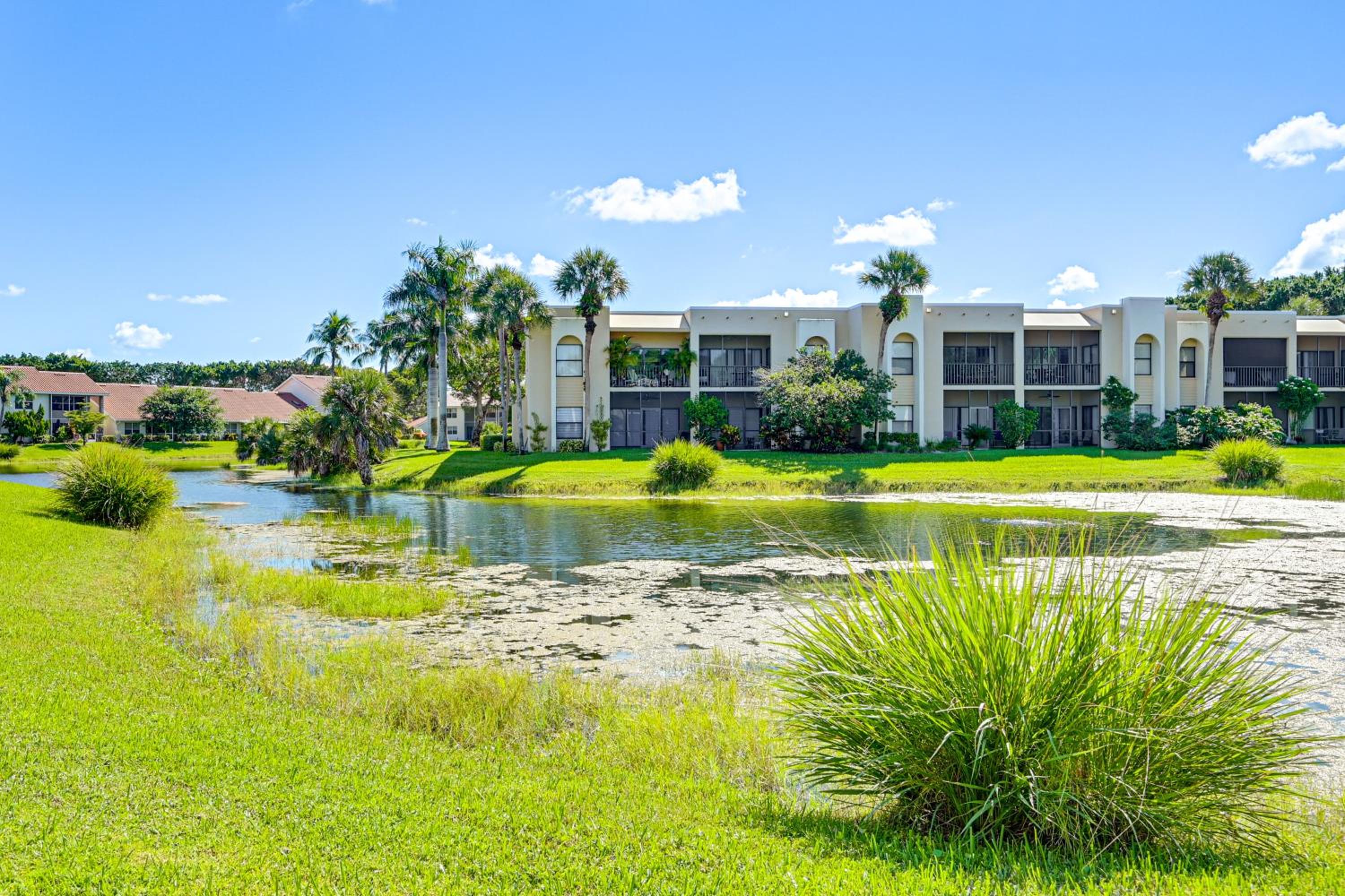 Condo with Pool! 6 Mi to Beach and Dtwn Naples