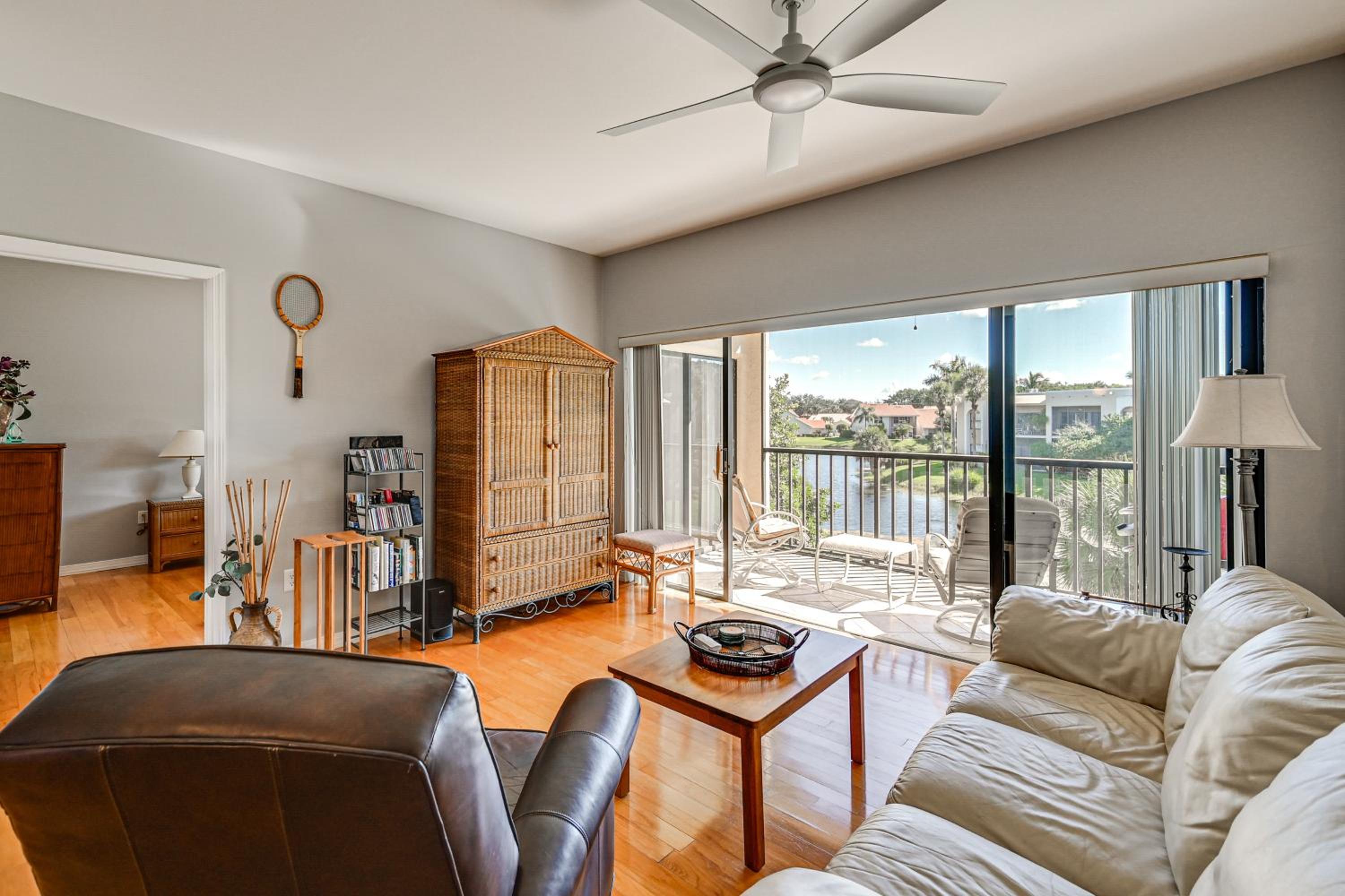 Condo with Pool! 6 Mi to Beach and Dtwn Naples