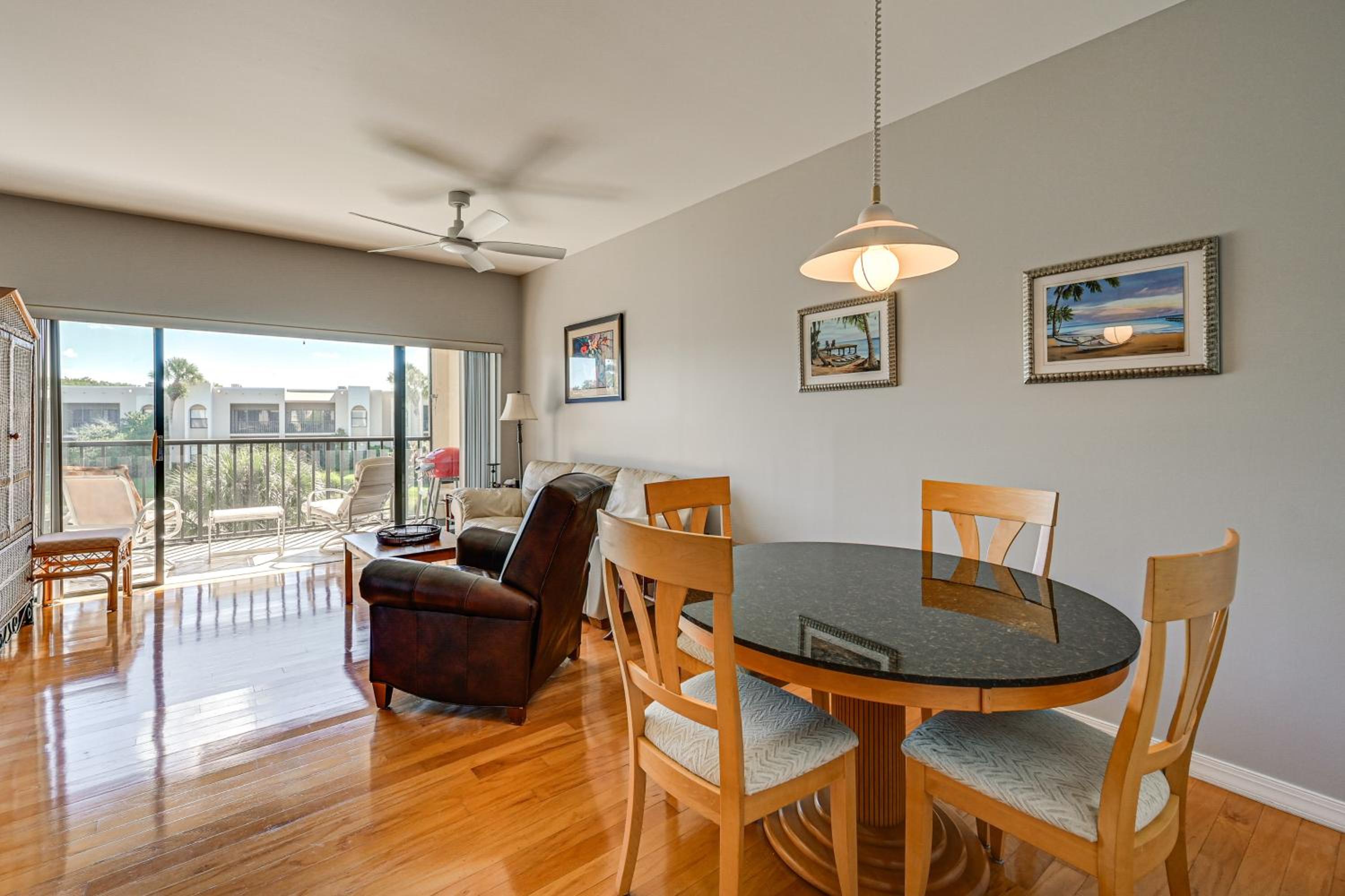Condo with Pool! 6 Mi to Beach and Dtwn Naples