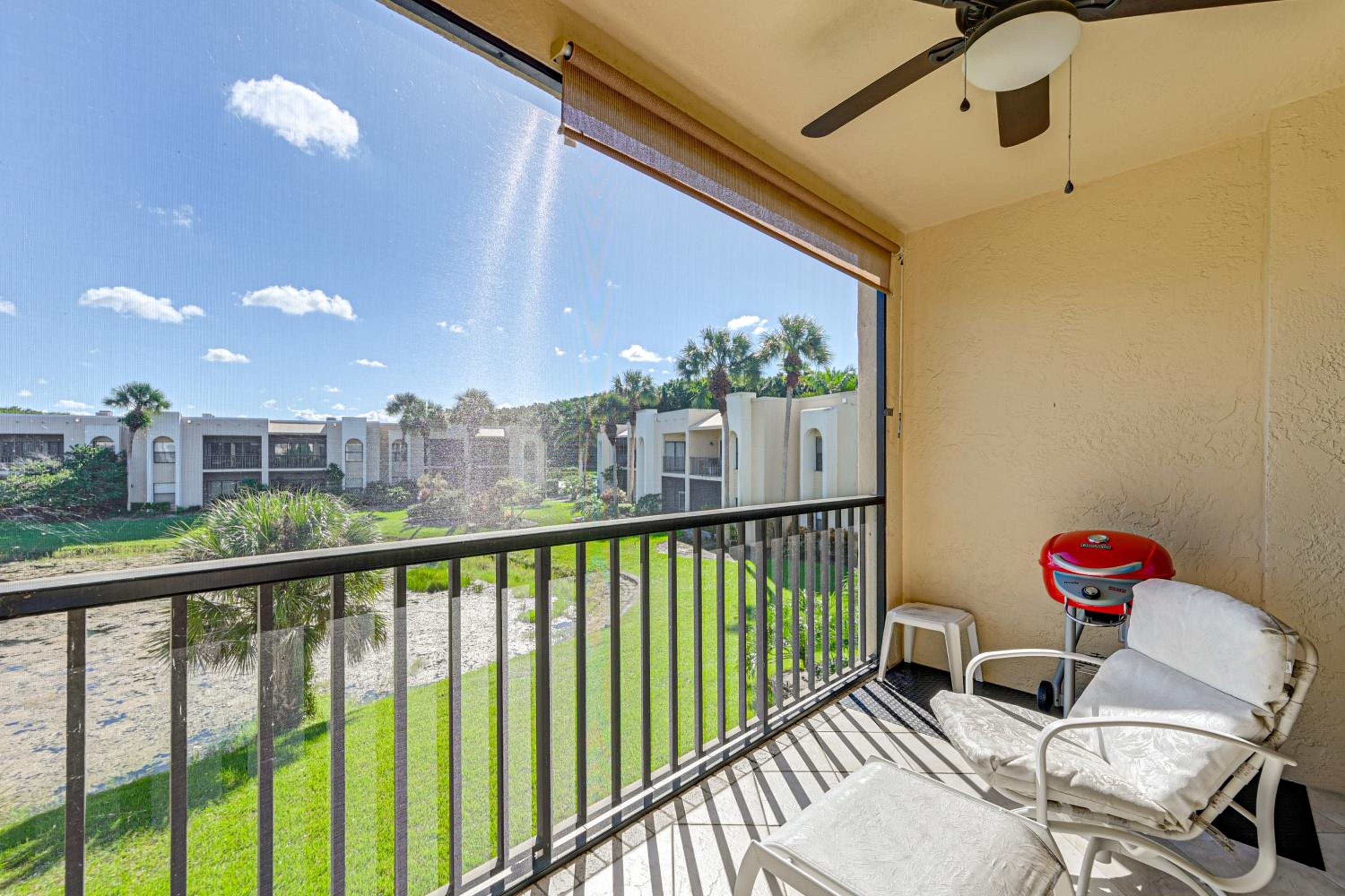 Condo with Pool! 6 Mi to Beach and Dtwn Naples