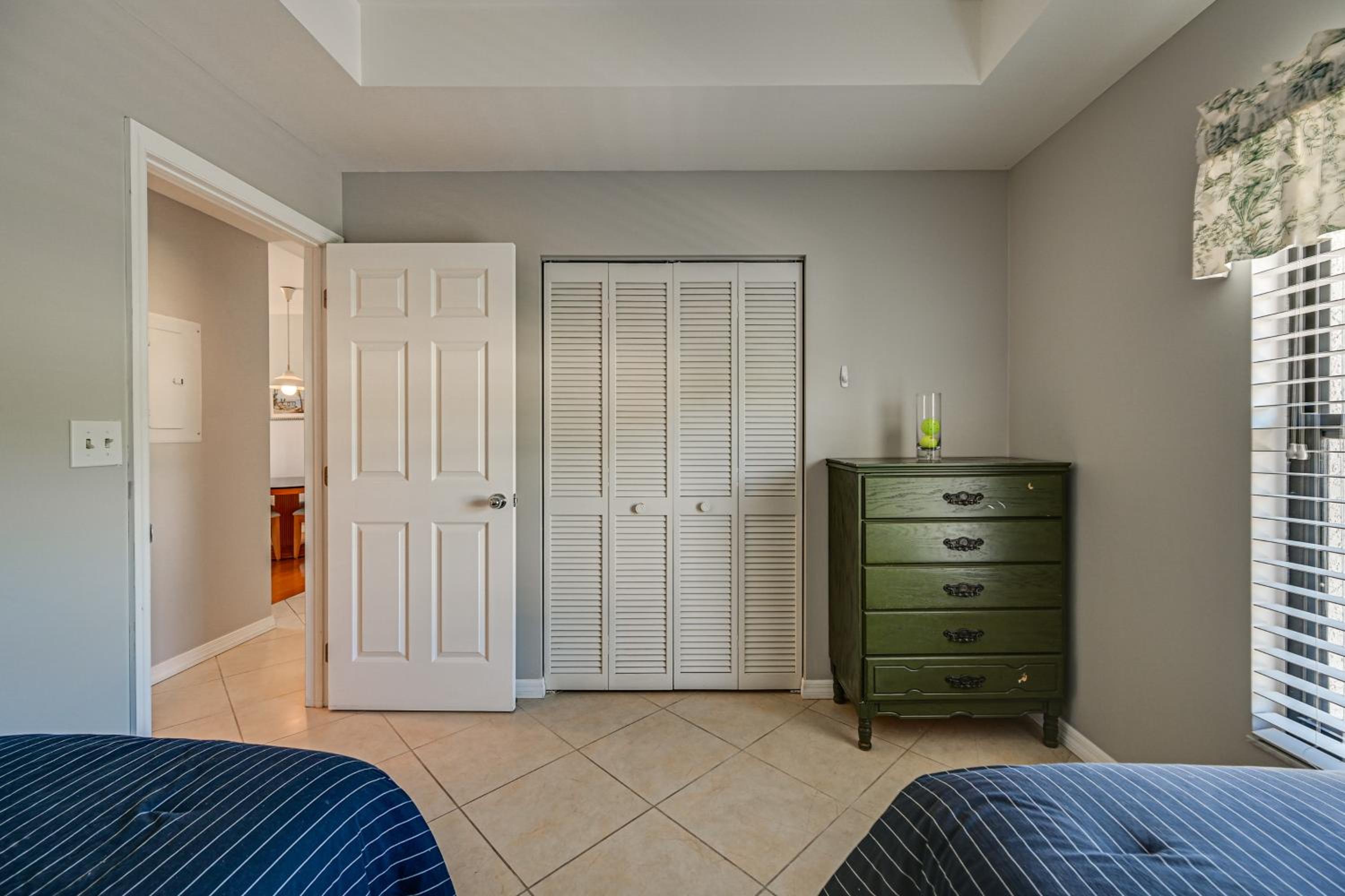 Condo with Pool! 6 Mi to Beach and Dtwn Naples