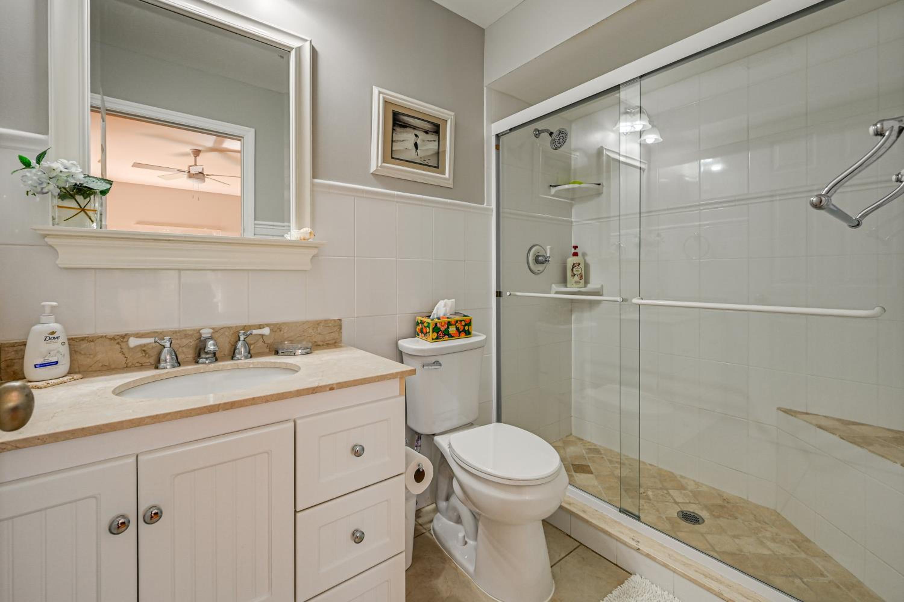Condo with Pool! 6 Mi to Beach and Dtwn Naples