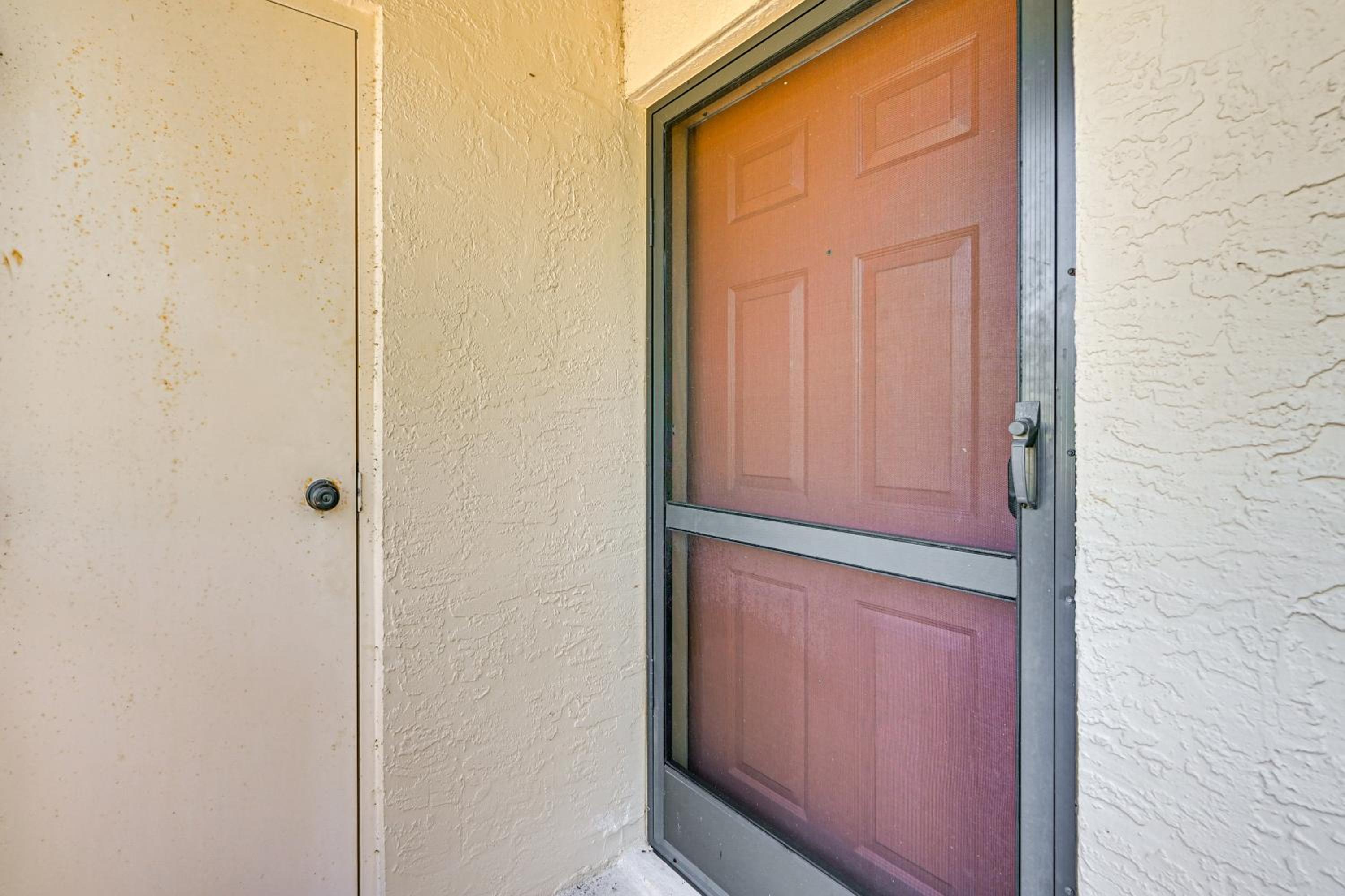 Condo with Pool! 6 Mi to Beach and Dtwn Naples