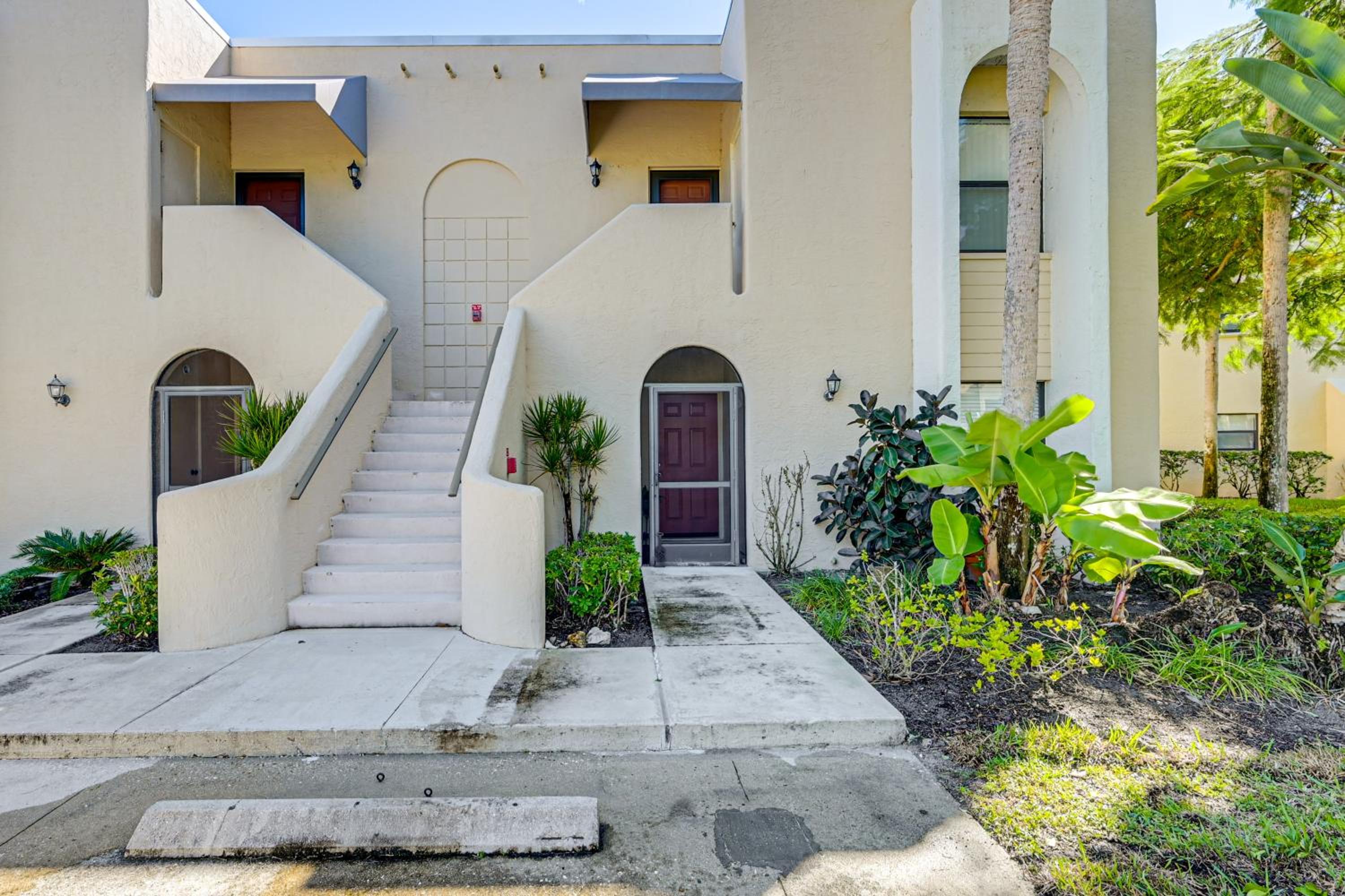 Condo with Pool! 6 Mi to Beach and Dtwn Naples