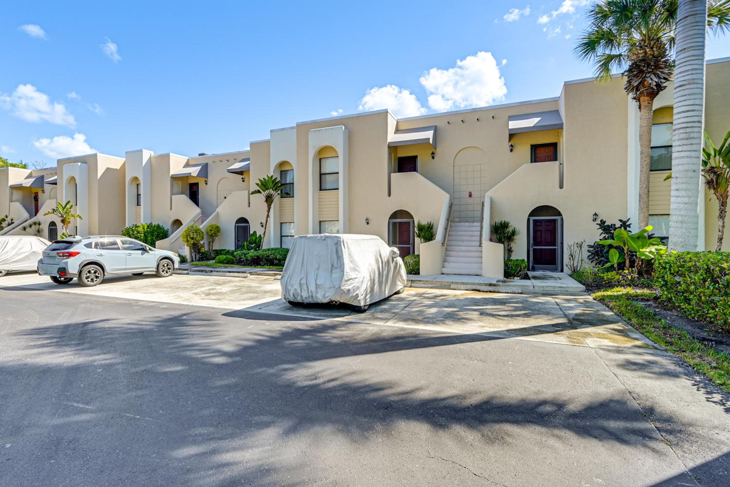 Condo with Pool! 6 Mi to Beach and Dtwn Naples
