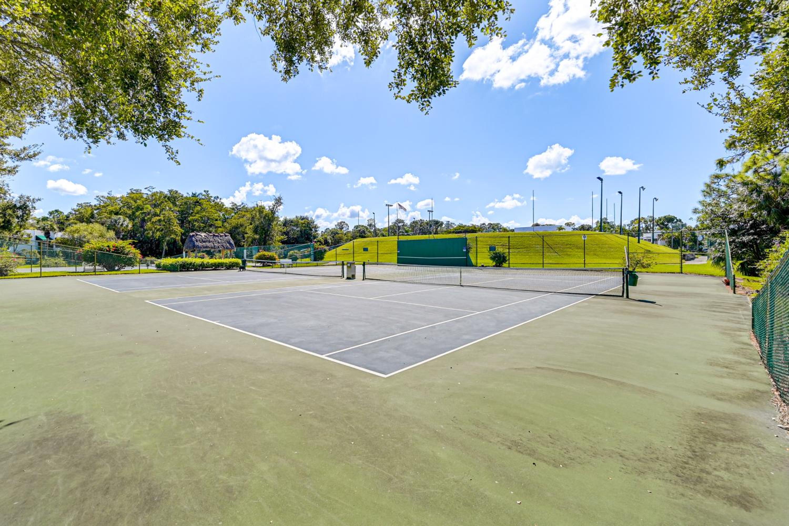 Condo with Pool! 6 Mi to Beach and Dtwn Naples