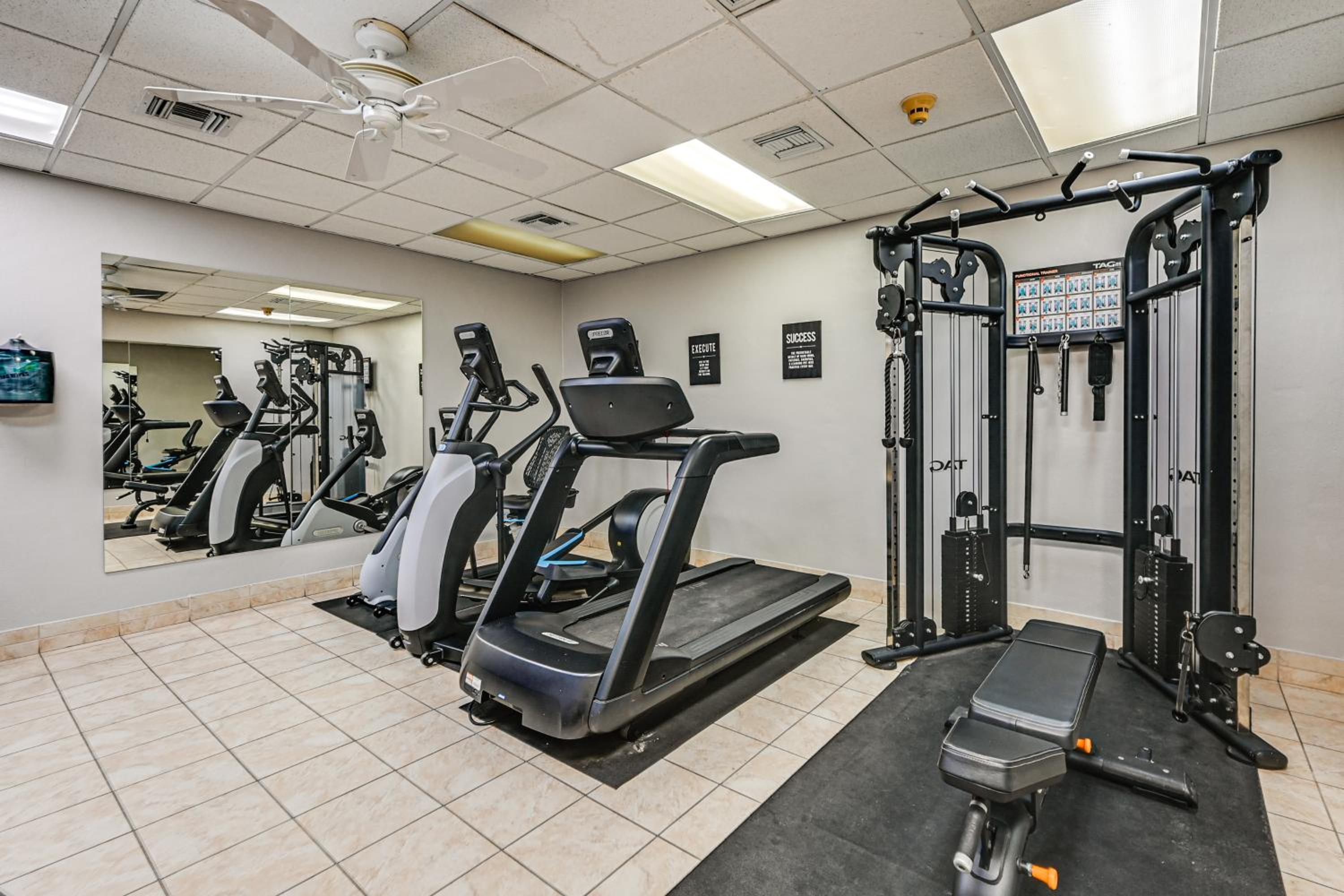 Condo with Pool! 6 Mi to Beach and Dtwn Naples