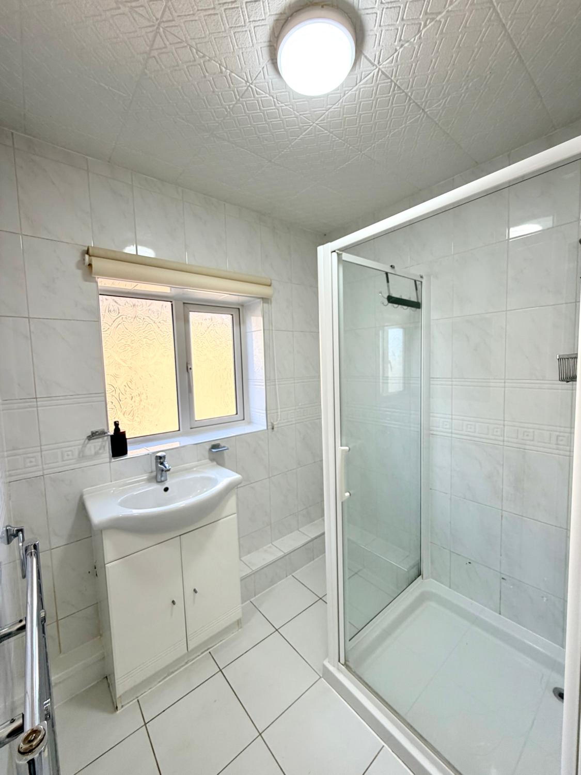 4 Bedrooms House CheapUKholiday
