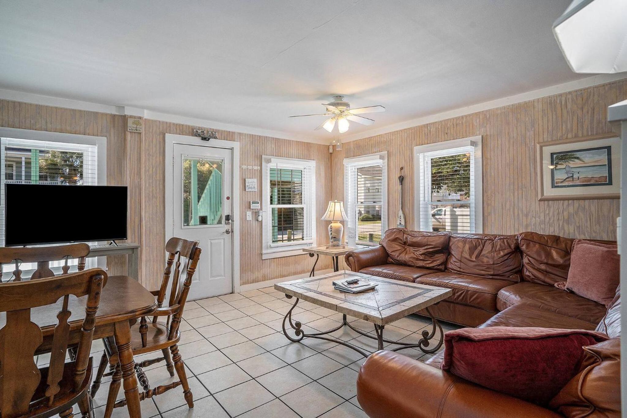 MyPlace on Holly 10 bdrms Slps 20,Private pool Beach Golf Hot Tub