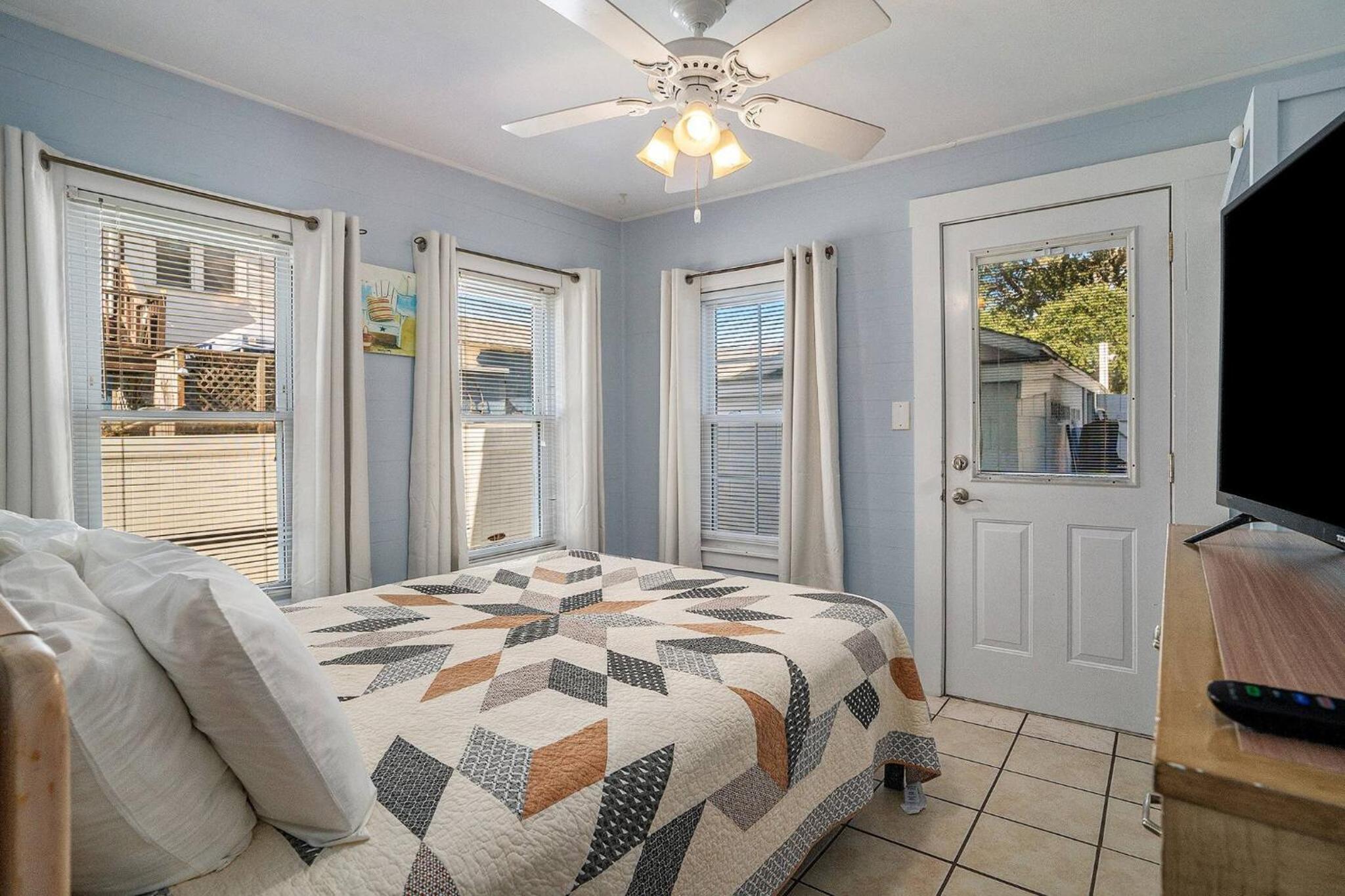 MyPlace on Holly 10 bdrms Slps 20,Private pool Beach Golf Hot Tub