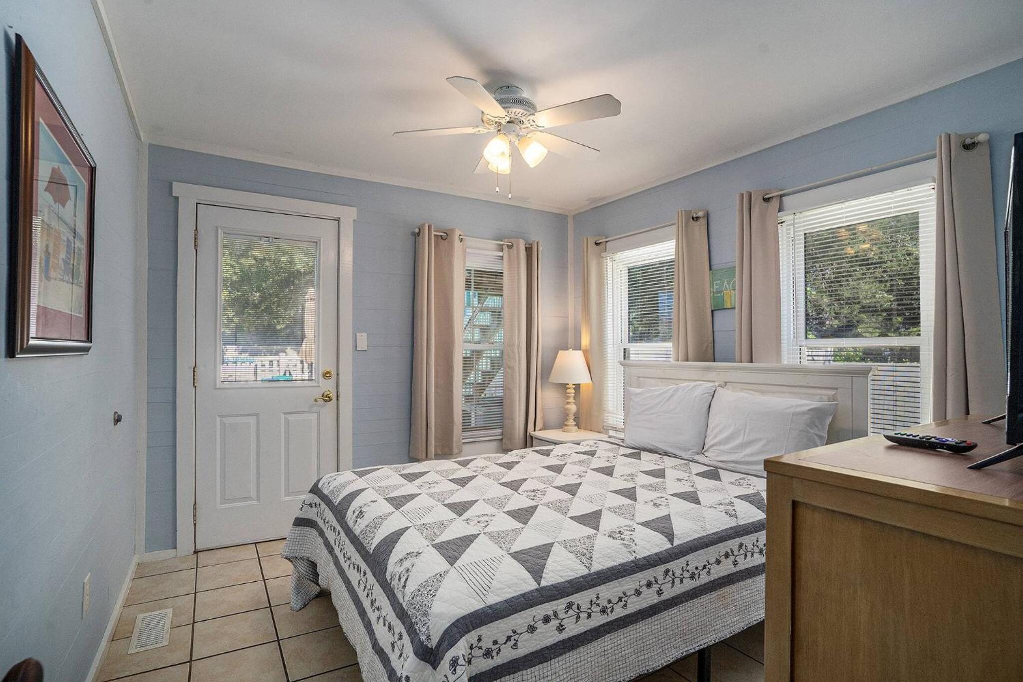 MyPlace on Holly 10 bdrms Slps 20,Private pool Beach Golf Hot Tub